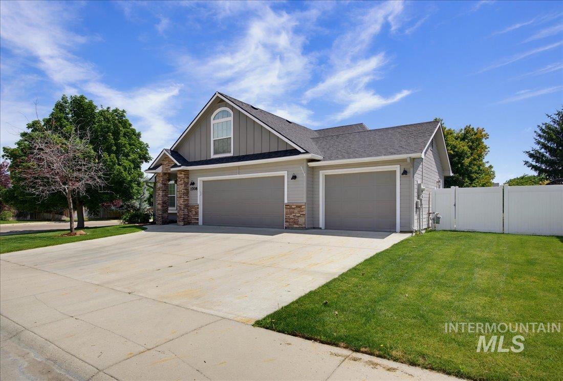 1708 S Glasgow Ave, Nampa, Idaho 83686, 3 Bedrooms, 2 Bathrooms, Residential For Sale, Price $425,000, 98991759