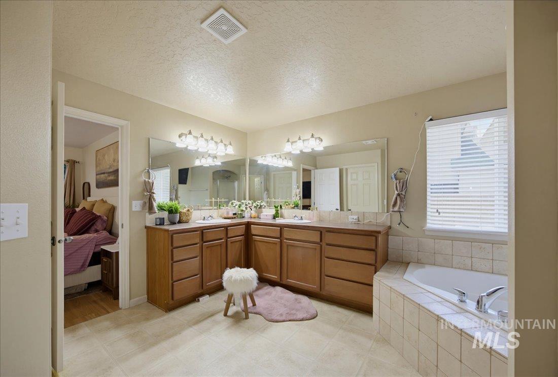 1708 S Glasgow Ave, Nampa, Idaho 83686, 3 Bedrooms, 2 Bathrooms, Residential For Sale, Price $425,000, 98991759