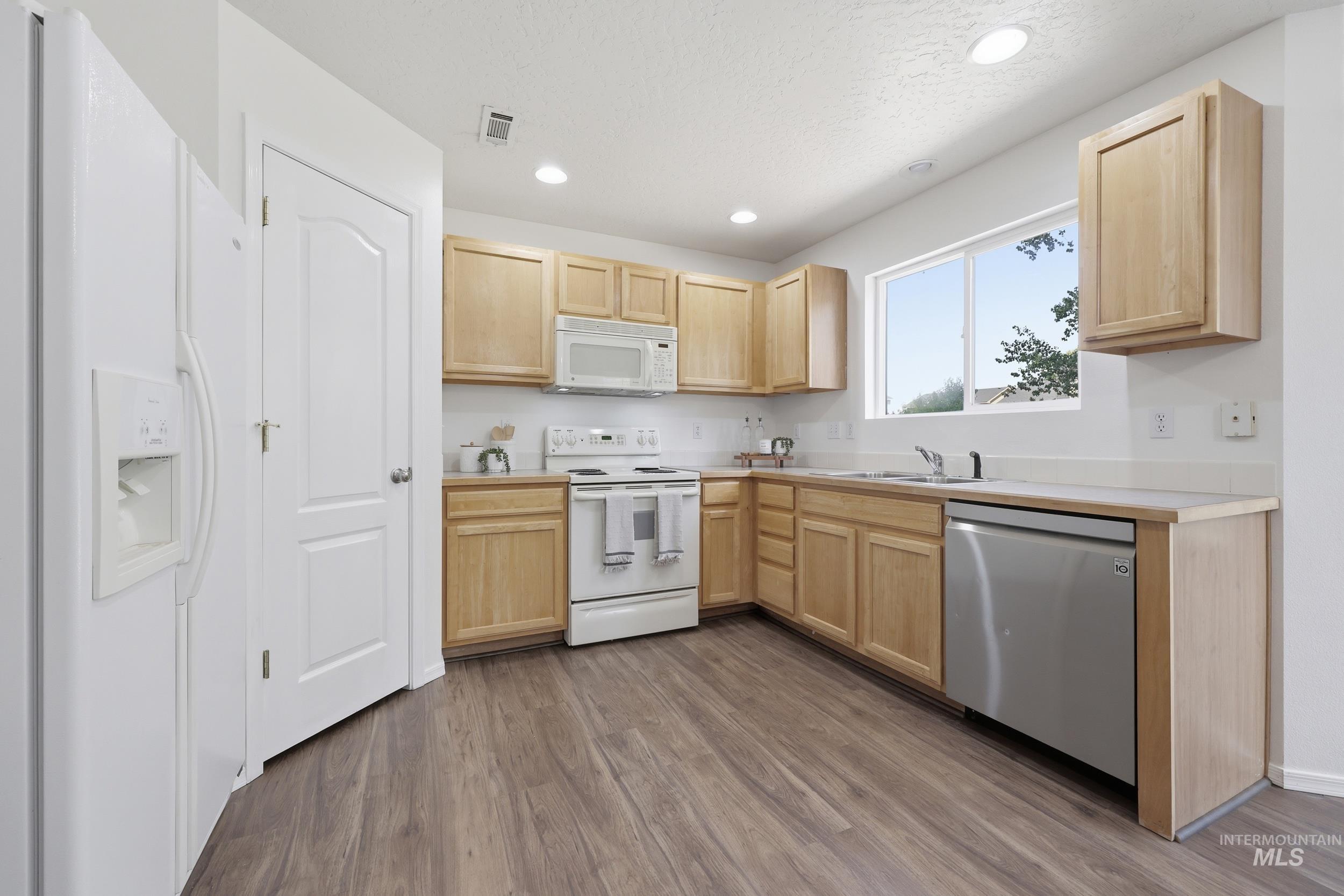 8180 E Shallon Drive, Nampa, Idaho 83687, 3 Bedrooms, 2.5 Bathrooms, Residential For Sale, Price $400,000, 98991764