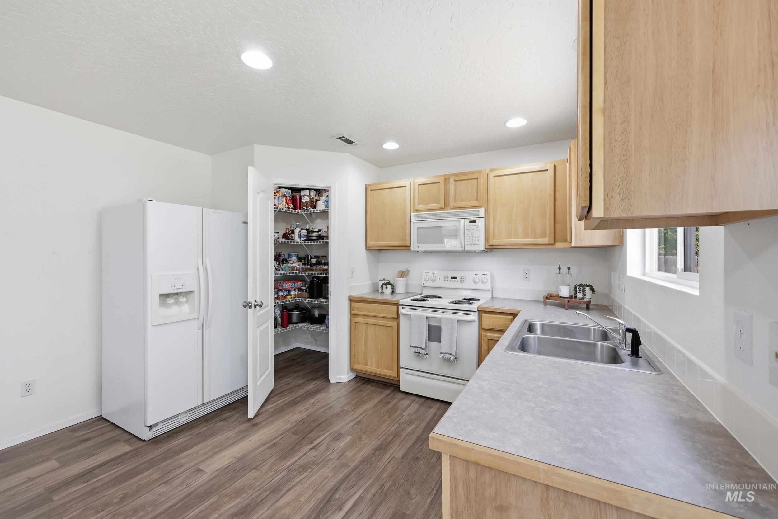 8180 E Shallon Drive, Nampa, Idaho 83687, 3 Bedrooms, 2.5 Bathrooms, Residential For Sale, Price $400,000, 98991764
