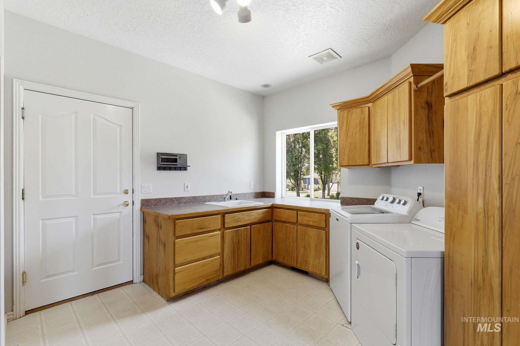 11601 W Campanula Dr, Star, Idaho 83669, 6 Bedrooms, 4 Bathrooms, Residential For Sale, Price $1,049,000,MLS 98991779