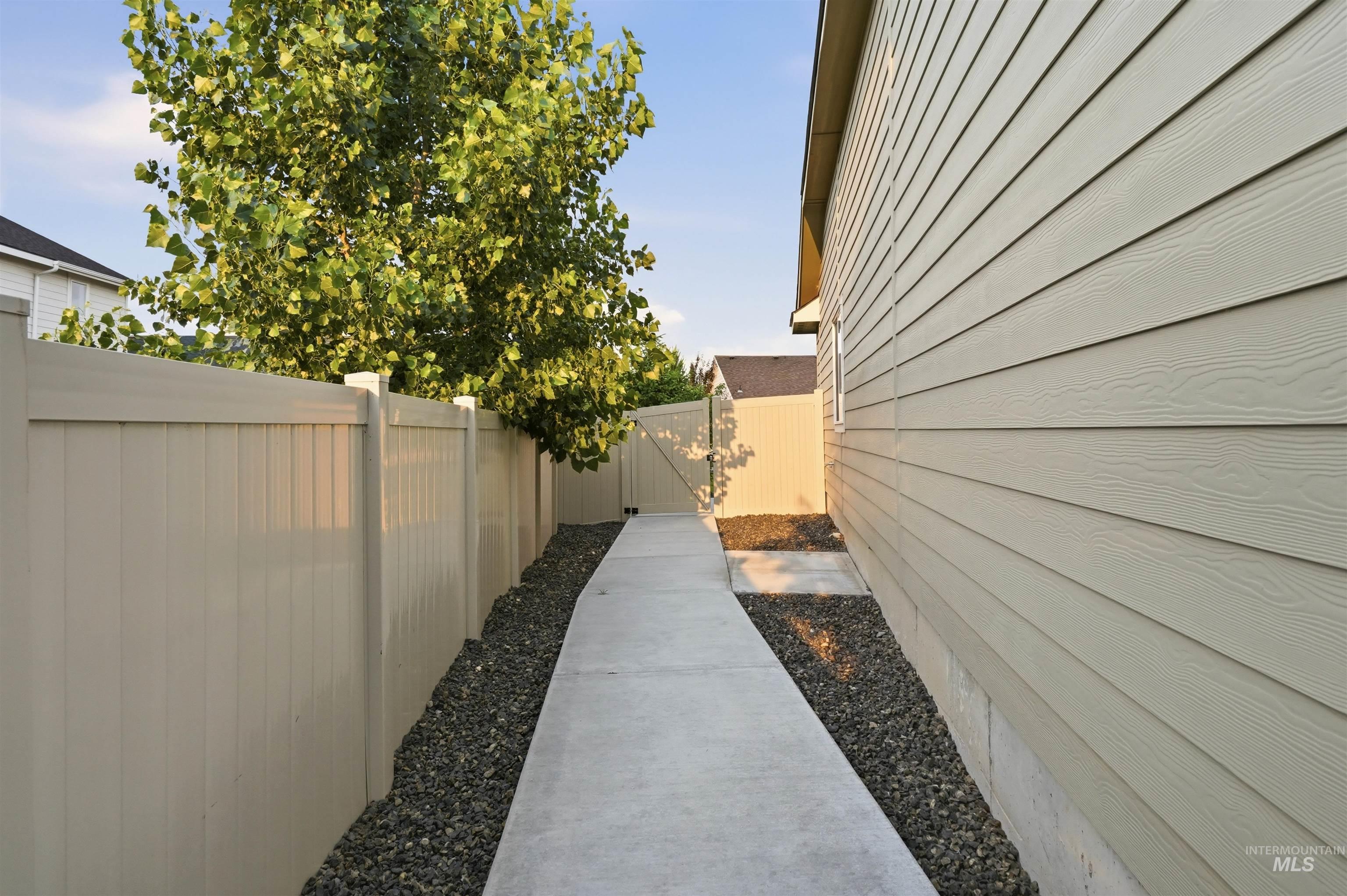 2369 N Meadowhills Ave, Star, Idaho 83669, 4 Bedrooms, 2 Bathrooms, Residential For Sale, Price $599,900, 98991781
