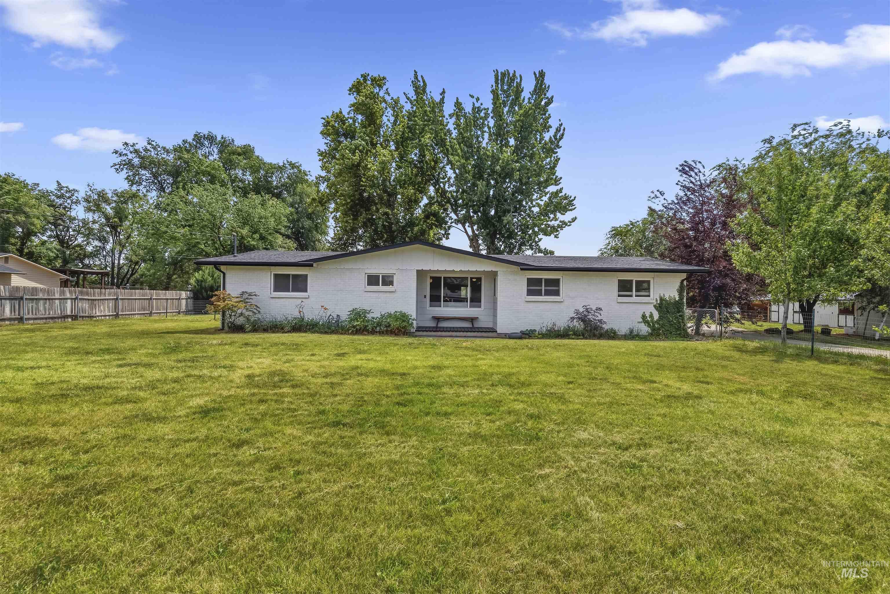 355 E Beacon Light Rd, Eagle, Idaho 83616, 5 Bedrooms, 2 Bathrooms, Residential For Sale, Price $979,000, 98991787