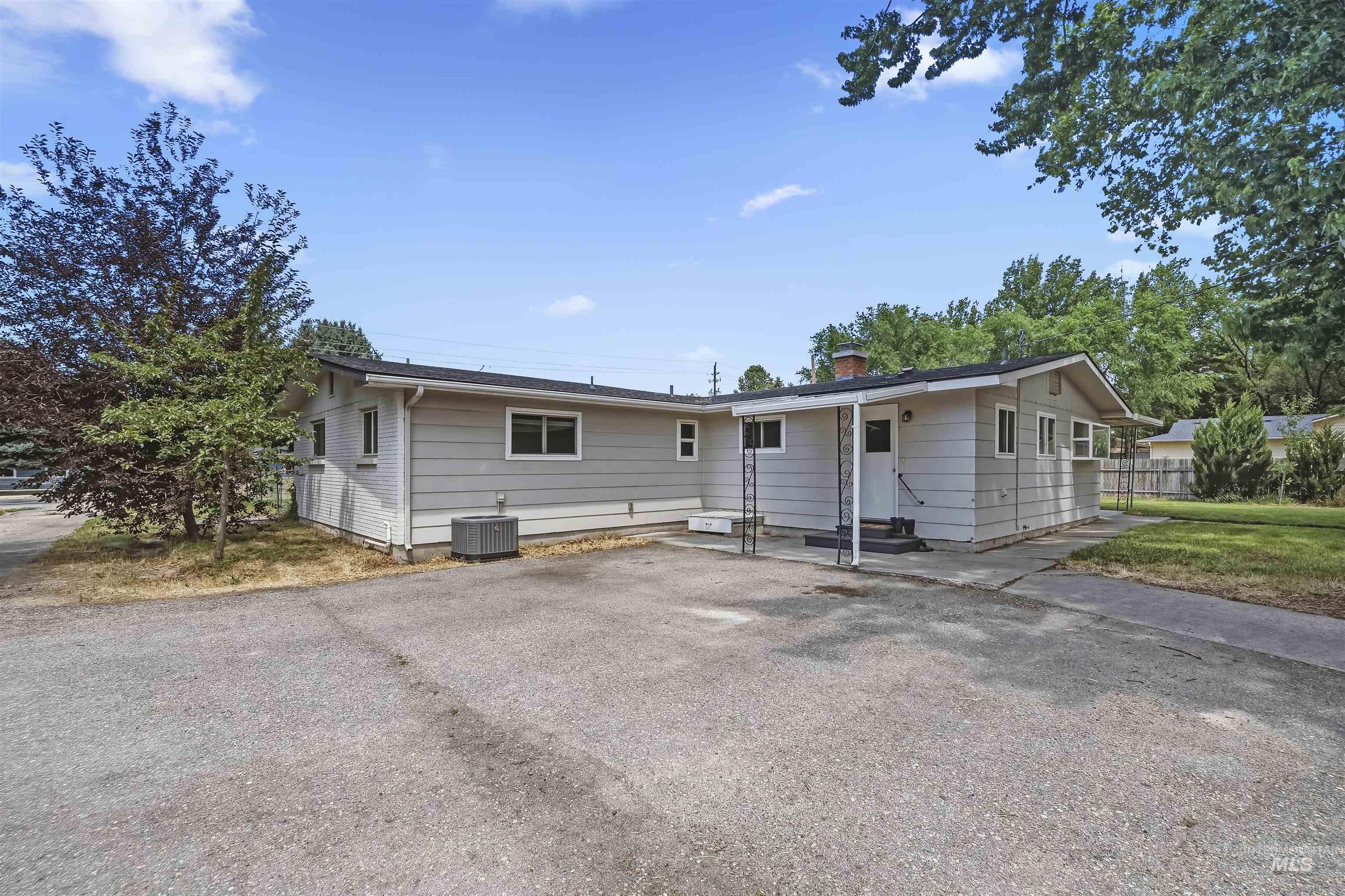 355 E Beacon Light Rd, Eagle, Idaho 83616, 5 Bedrooms, 2 Bathrooms, Residential For Sale, Price $979,000, 98991787