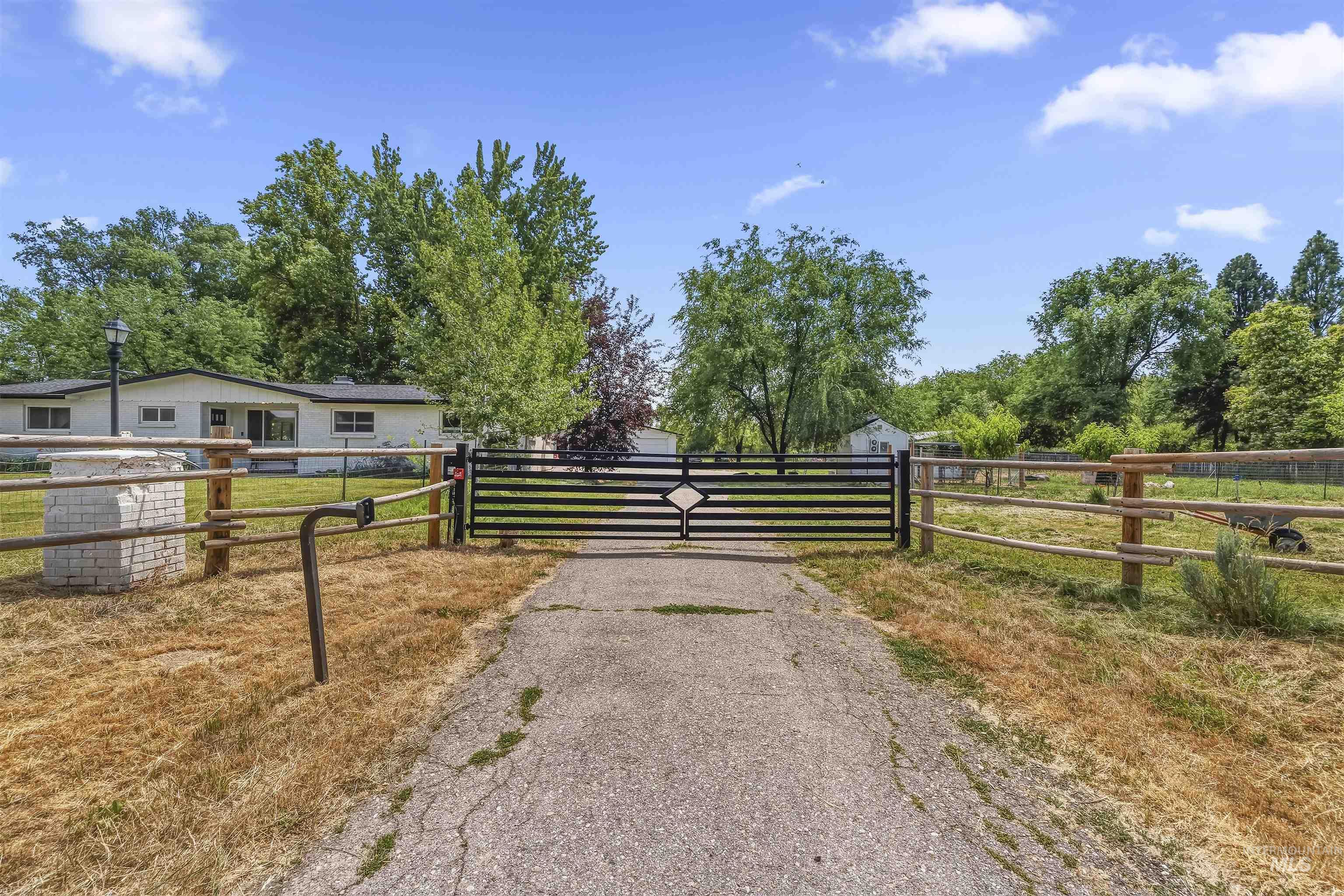 355 E Beacon Light Rd, Eagle, Idaho 83616, 5 Bedrooms, 2 Bathrooms, Residential For Sale, Price $979,000, 98991787