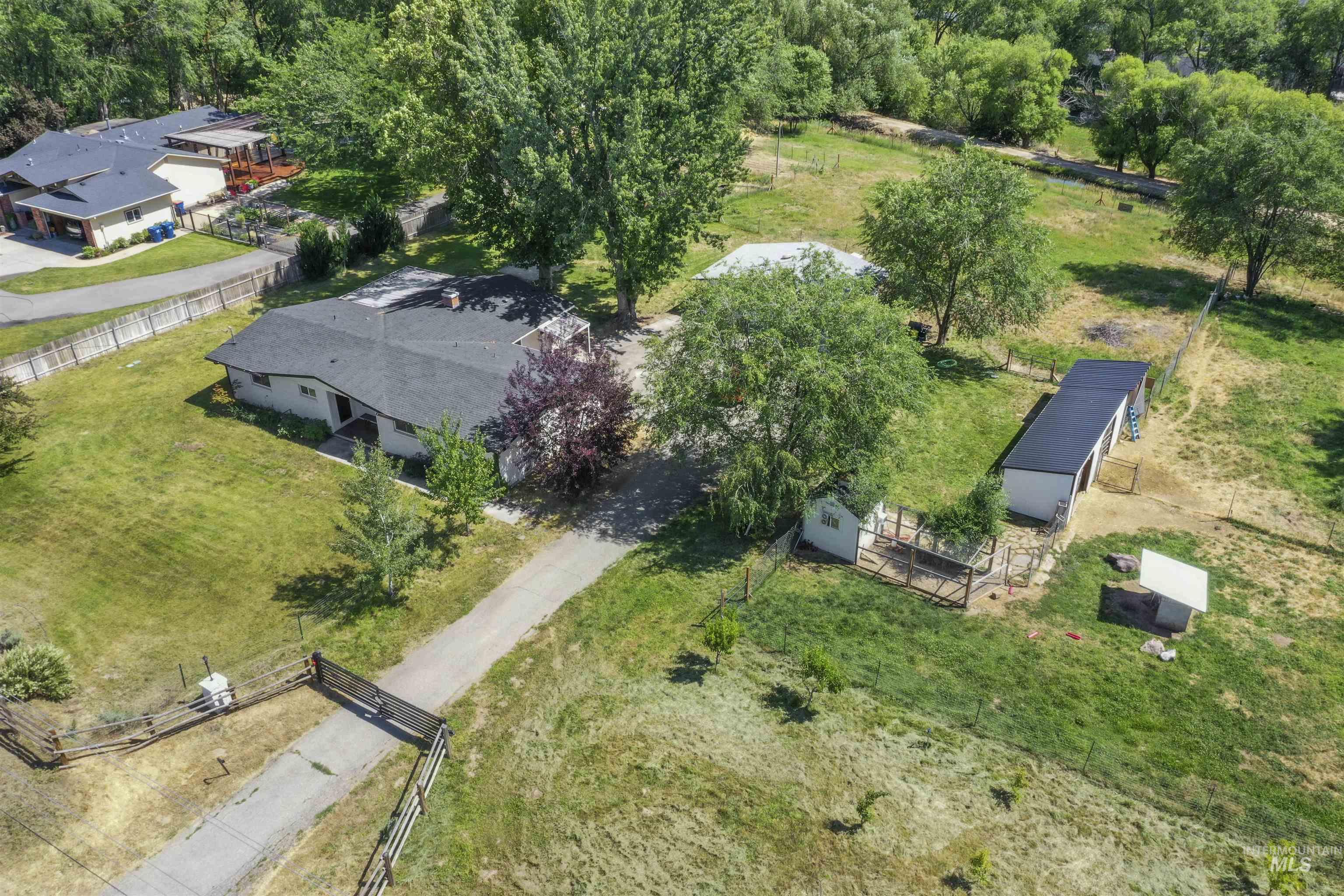 355 E Beacon Light Rd, Eagle, Idaho 83616, 5 Bedrooms, 2 Bathrooms, Residential For Sale, Price $979,000, 98991787