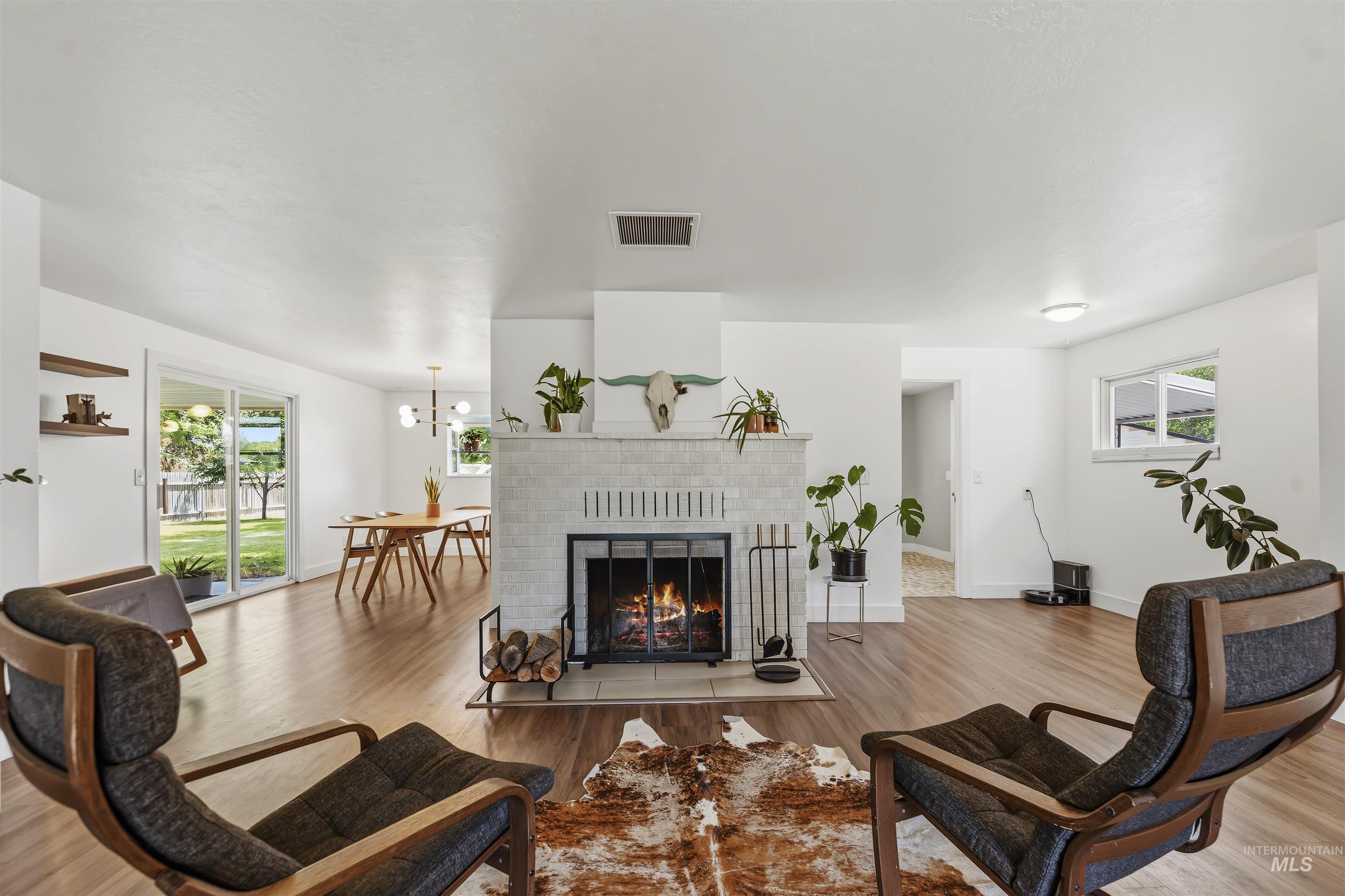 355 E Beacon Light Rd, Eagle, Idaho 83616, 5 Bedrooms, 2 Bathrooms, Residential For Sale, Price $979,000, 98991787
