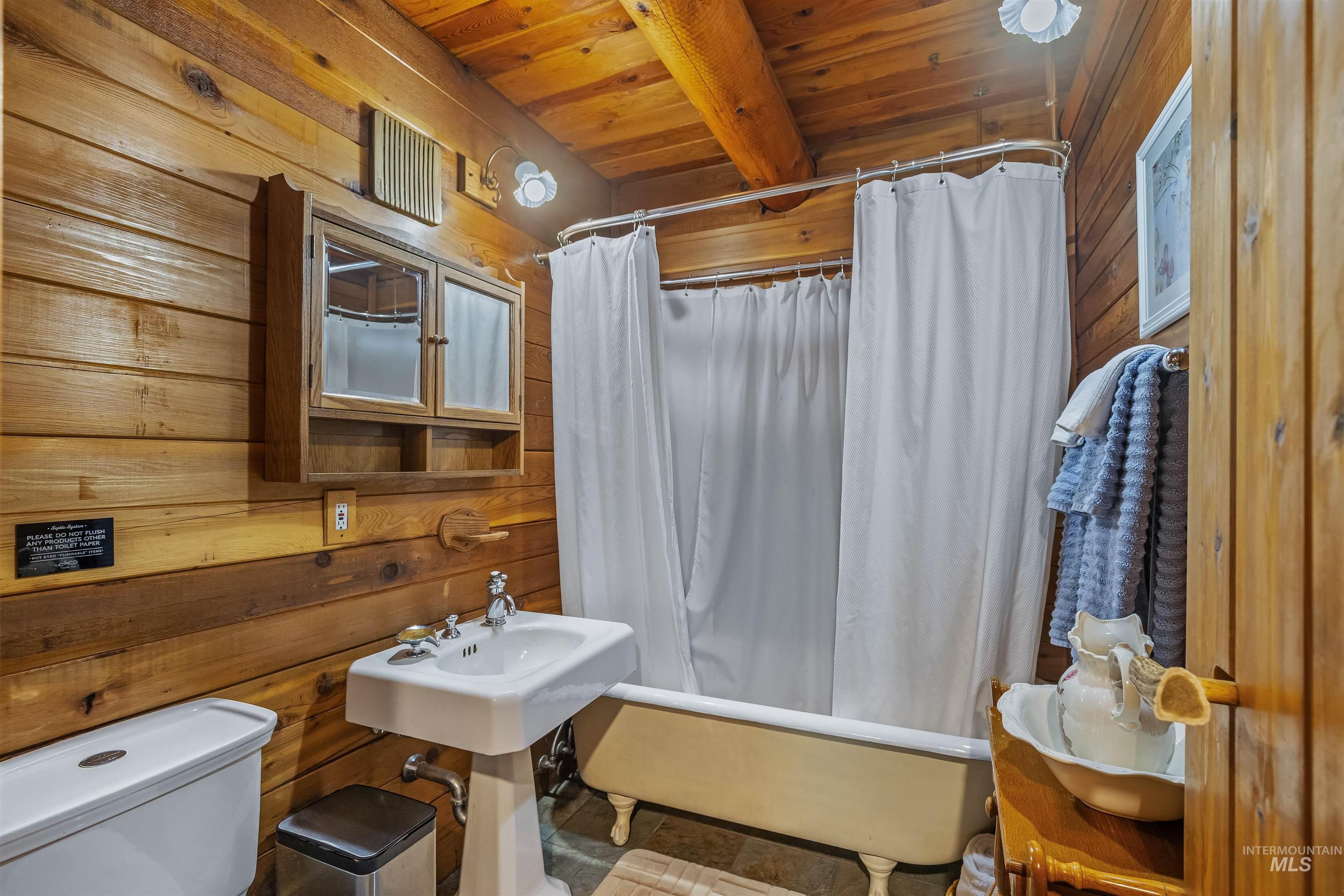 290 & 367 Trails End Dr, Ahsahka, Idaho 83520, 1 Bedroom, 1 Bathroom, Residential Income For Sale, Price $1,700,000, 98991797