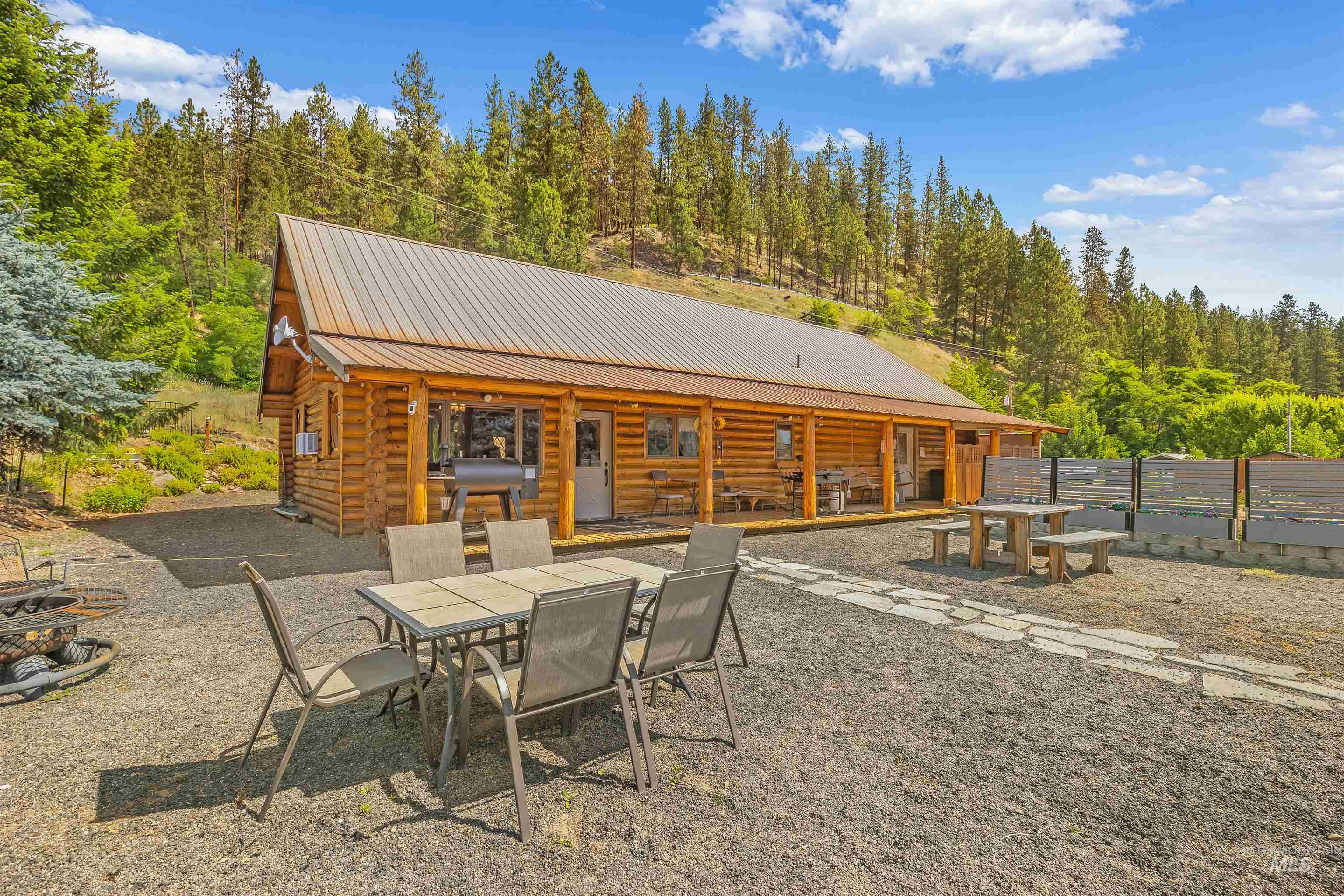 290 & 367 Trails End Dr, Ahsahka, Idaho 83520, 1 Bedroom, 1 Bathroom, Residential Income For Sale, Price $1,700,000, 98991797