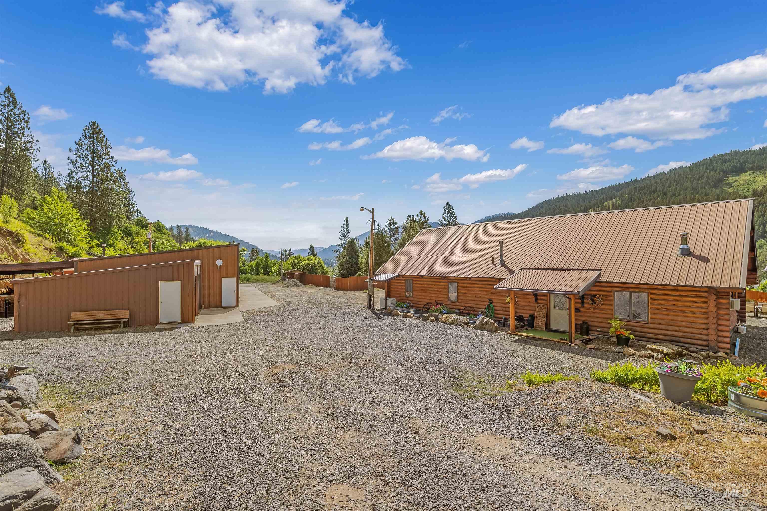 290 & 367 Trails End Dr, Ahsahka, Idaho 83520, 1 Bedroom, 1 Bathroom, Residential Income For Sale, Price $1,700,000, 98991797