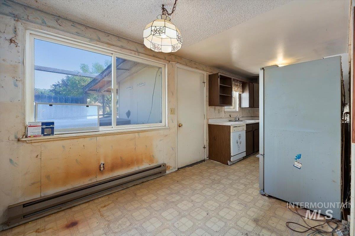 526 W Avenue E # J, Jerome, Idaho 83338-2914, 3 Bedrooms, 2 Bathrooms, Residential For Sale, Price $289,900, 98991798
