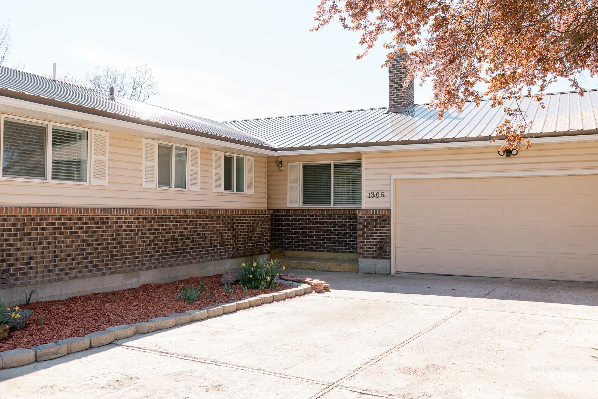 1366 Arata Way, Ontario, Oregon 97914, 3 Bedrooms, 2 Bathrooms, Rental For Rent, Price $2,495,MLS 98991800