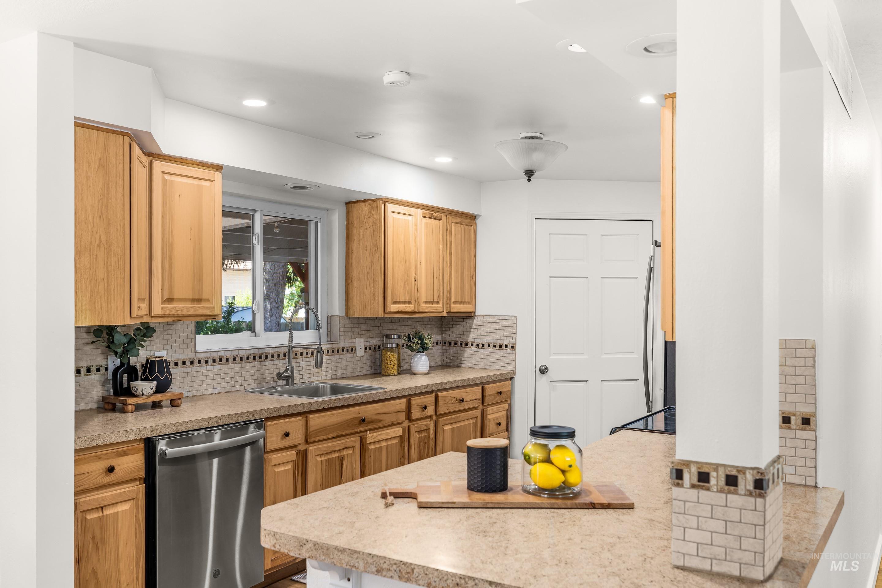 8941 W Donnybrook Dr, Boise, Idaho 83709, 3 Bedrooms, 2 Bathrooms, Residential For Sale, Price $389,900, 98991807
