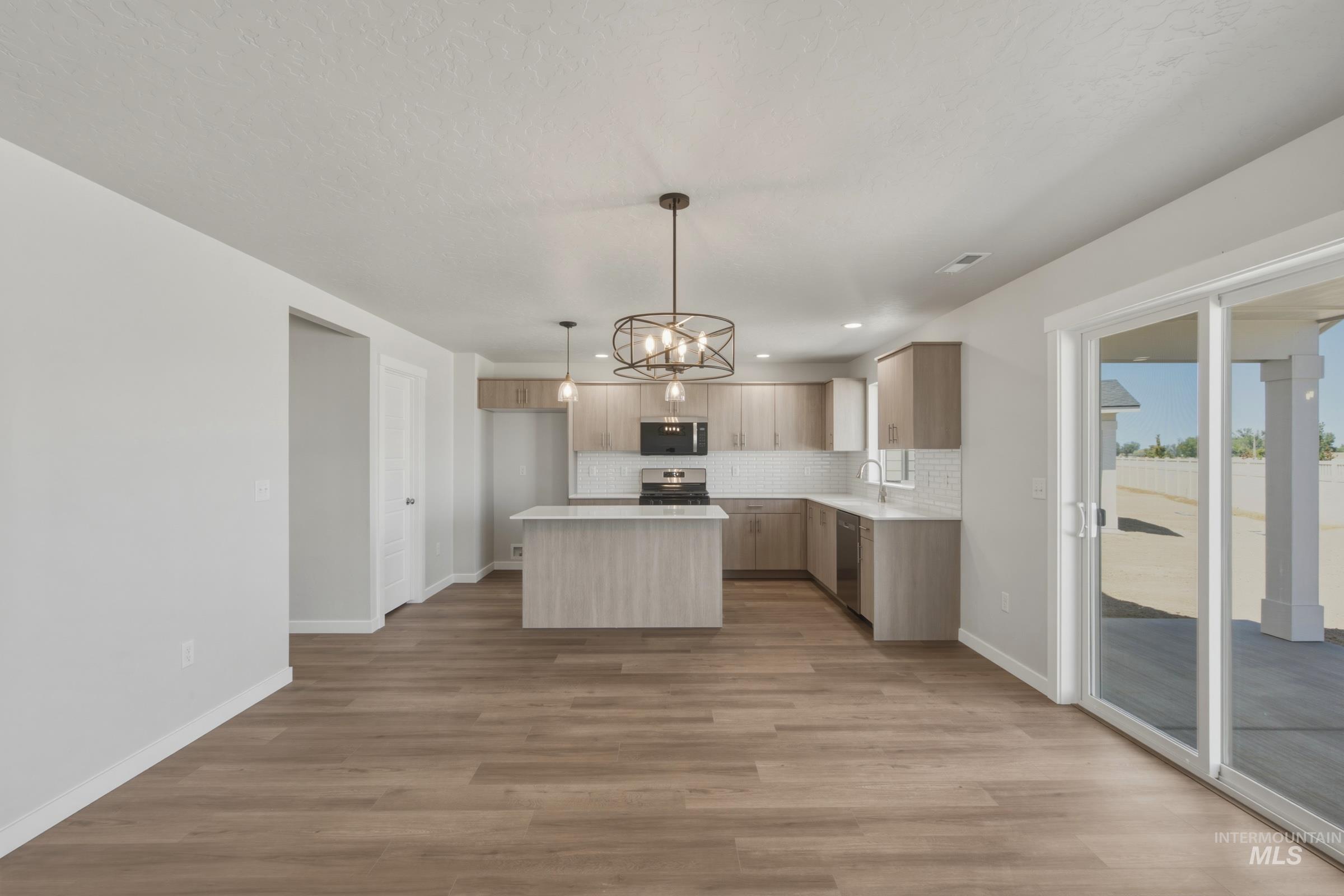 7284 W Trumbull Ct, Eagle, Idaho 83616, 4 Bedrooms, 2.5 Bathrooms, Residential For Sale, Price $654,990,MLS 98991814