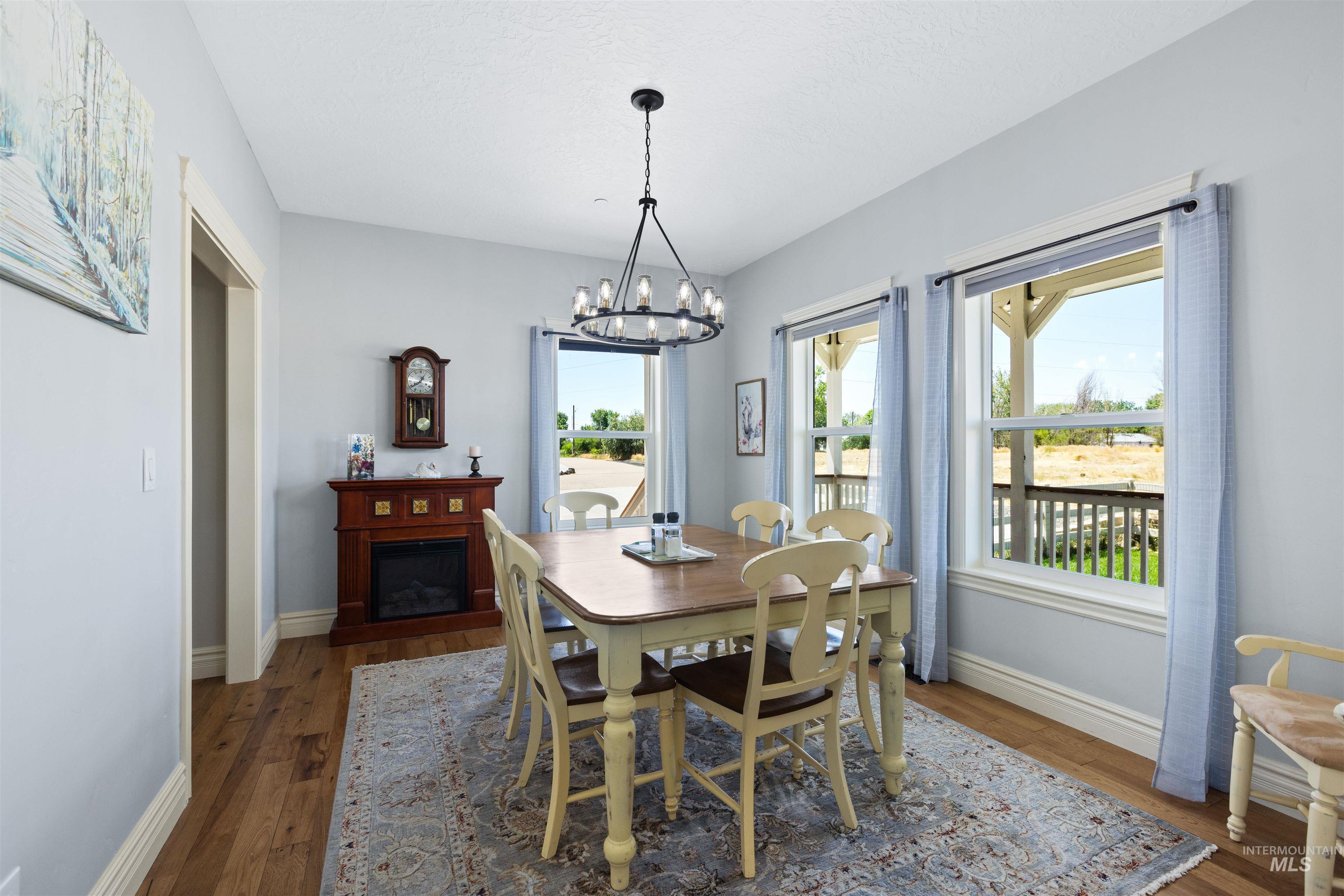 402 Loma Alta Ave, Caldwell, Idaho 83605, 4 Bedrooms, 2.5 Bathrooms, Residential For Sale, Price $819,000,MLS 98991817