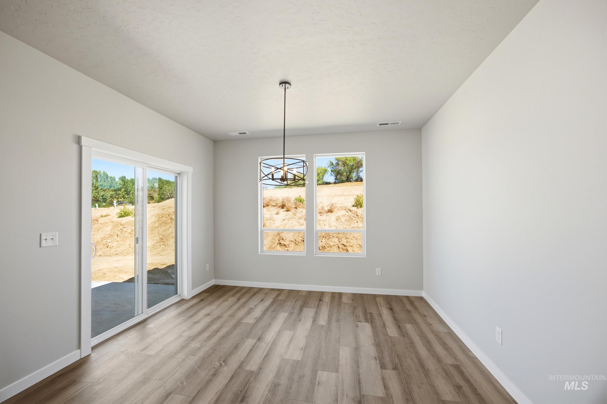 11702 W Snow Flower Dr, Star, Idaho 83669, 3 Bedrooms, 2 Bathrooms, Residential For Sale, Price $589,990,MLS 98991820
