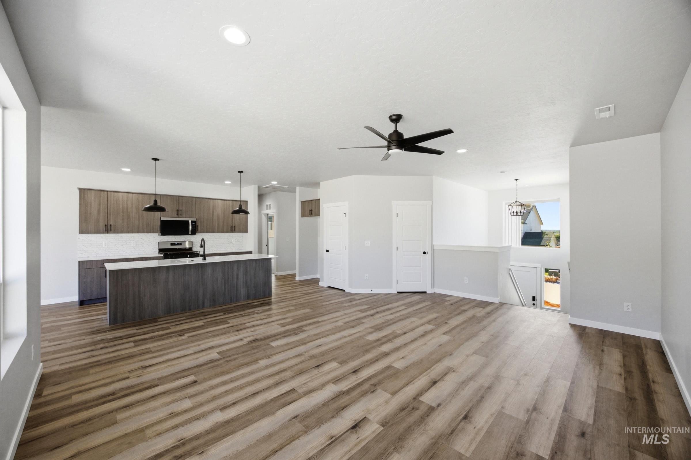11702 W Snow Flower Dr, Star, Idaho 83669, 3 Bedrooms, 2 Bathrooms, Residential For Sale, Price $589,990,MLS 98991820