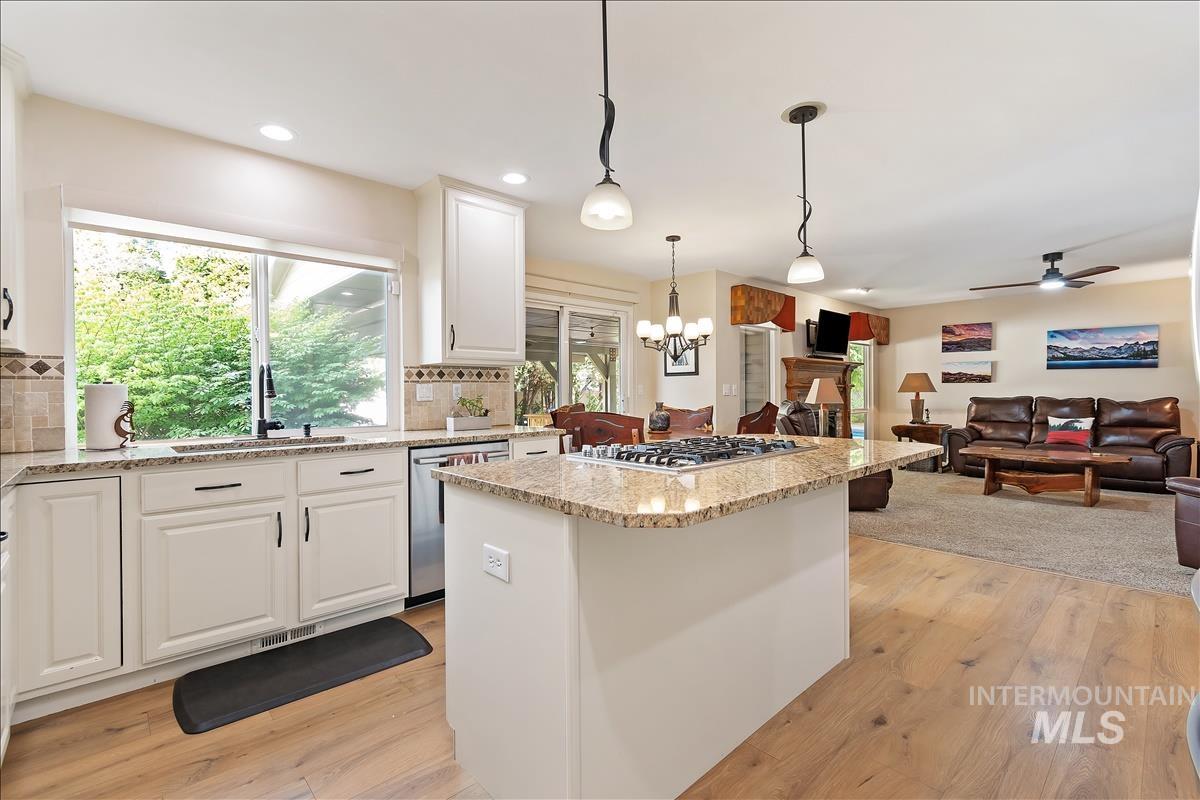 13386 W Woodspring Ct, Boise, Idaho 83713, 5 Bedrooms, 4 Bathrooms, Residential For Sale, Price $925,000,MLS 98991823