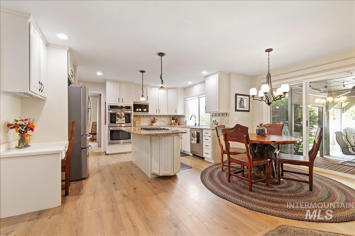 13386 W Woodspring Ct, Boise, Idaho 83713, 5 Bedrooms, 4 Bathrooms, Residential For Sale, Price $925,000,MLS 98991823