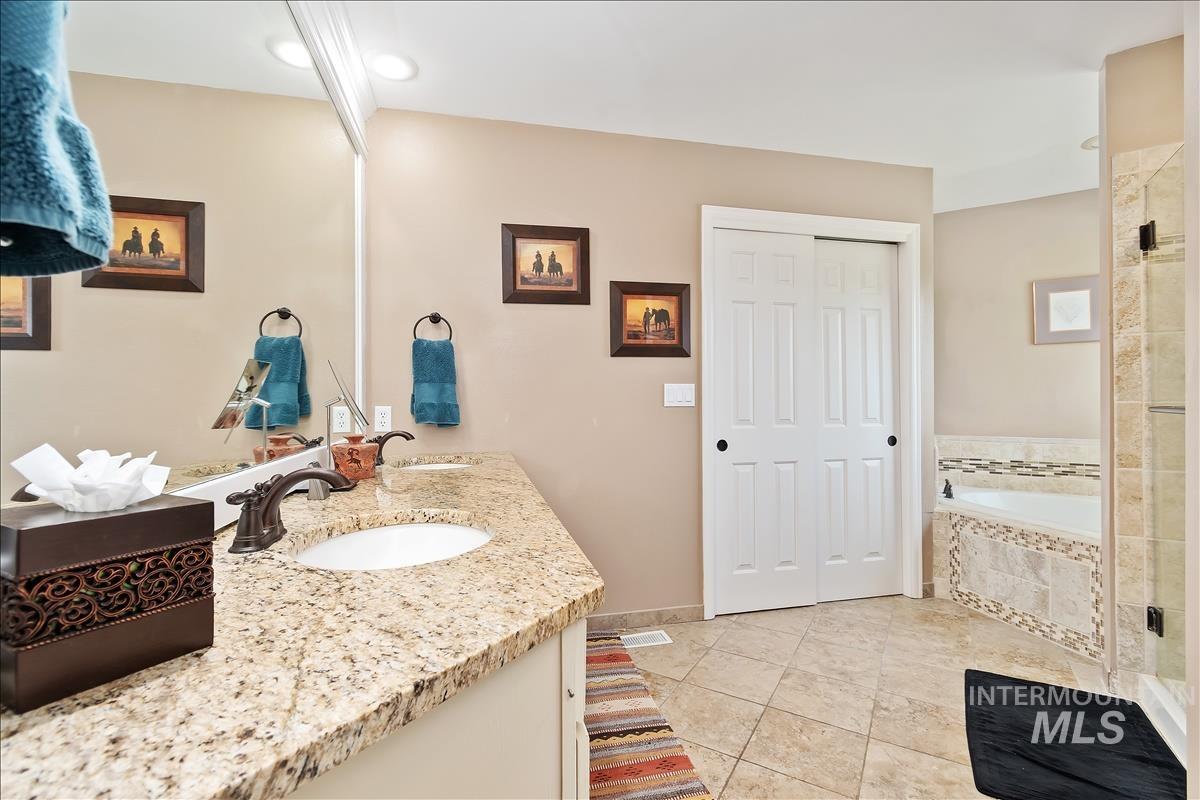 13386 W Woodspring Ct, Boise, Idaho 83713, 5 Bedrooms, 4 Bathrooms, Residential For Sale, Price $925,000,MLS 98991823