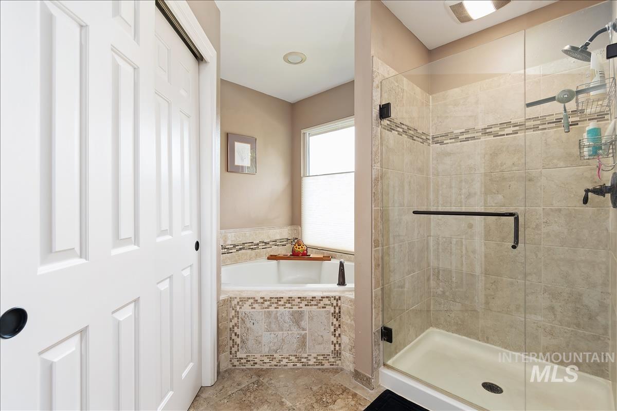 13386 W Woodspring Ct, Boise, Idaho 83713, 5 Bedrooms, 4 Bathrooms, Residential For Sale, Price $925,000,MLS 98991823