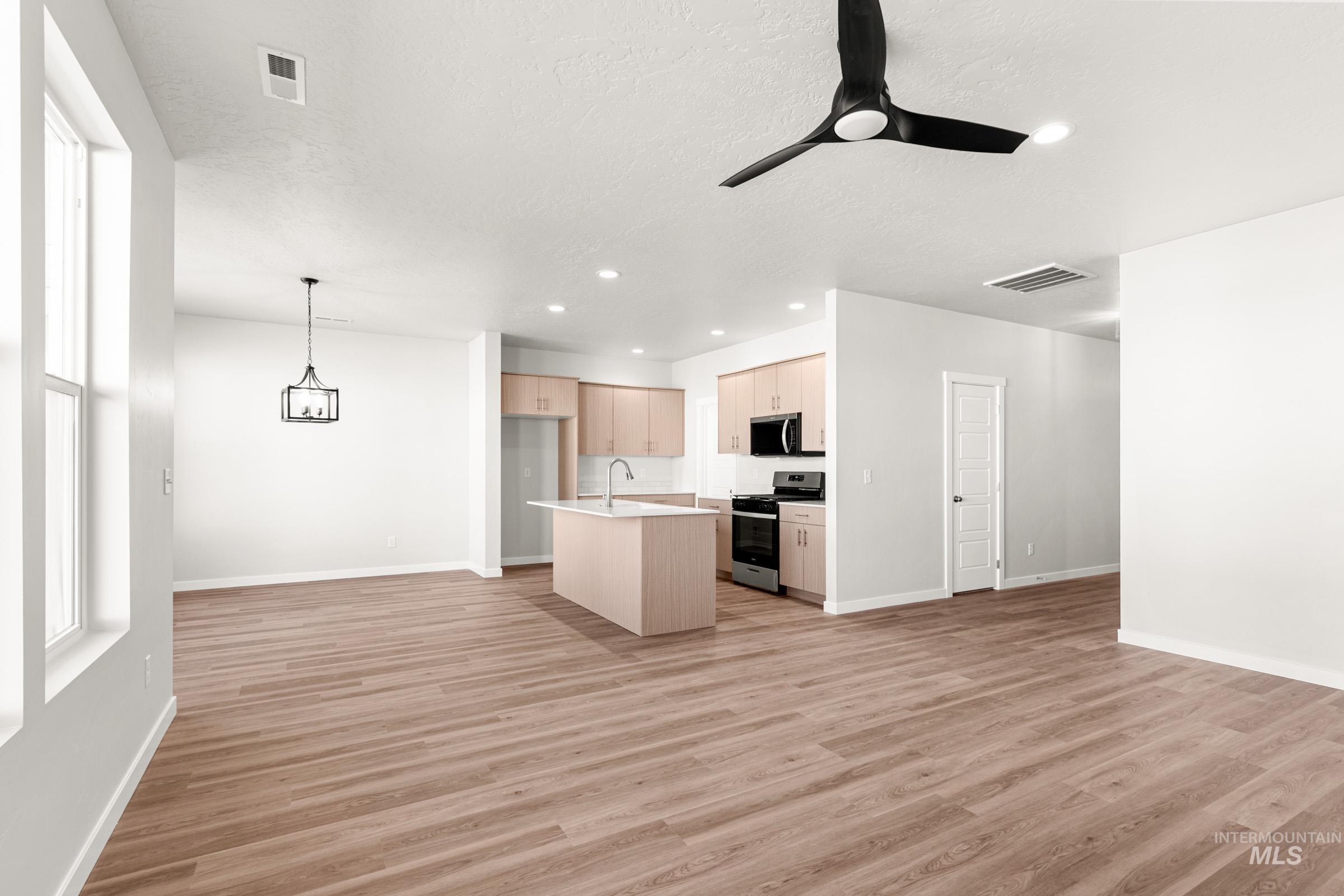 8331 E Presley Ct, Nampa, Idaho 83687, 4 Bedrooms, 2 Bathrooms, Residential For Sale, Price $479,990,MLS 98991824