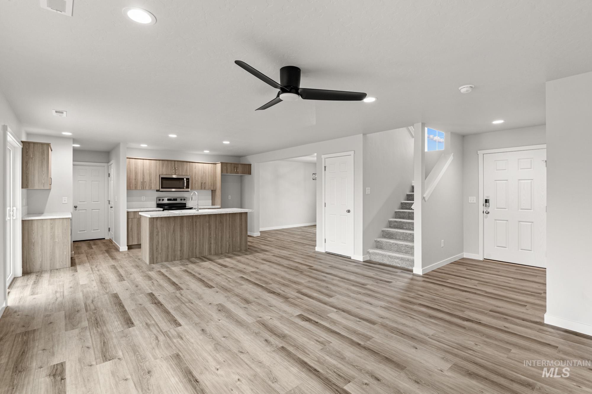 1424 Sunday River St, Middleton, Idaho 83644, 3 Bedrooms, 2.5 Bathrooms, Residential For Sale, Price $434,990,MLS 98991827