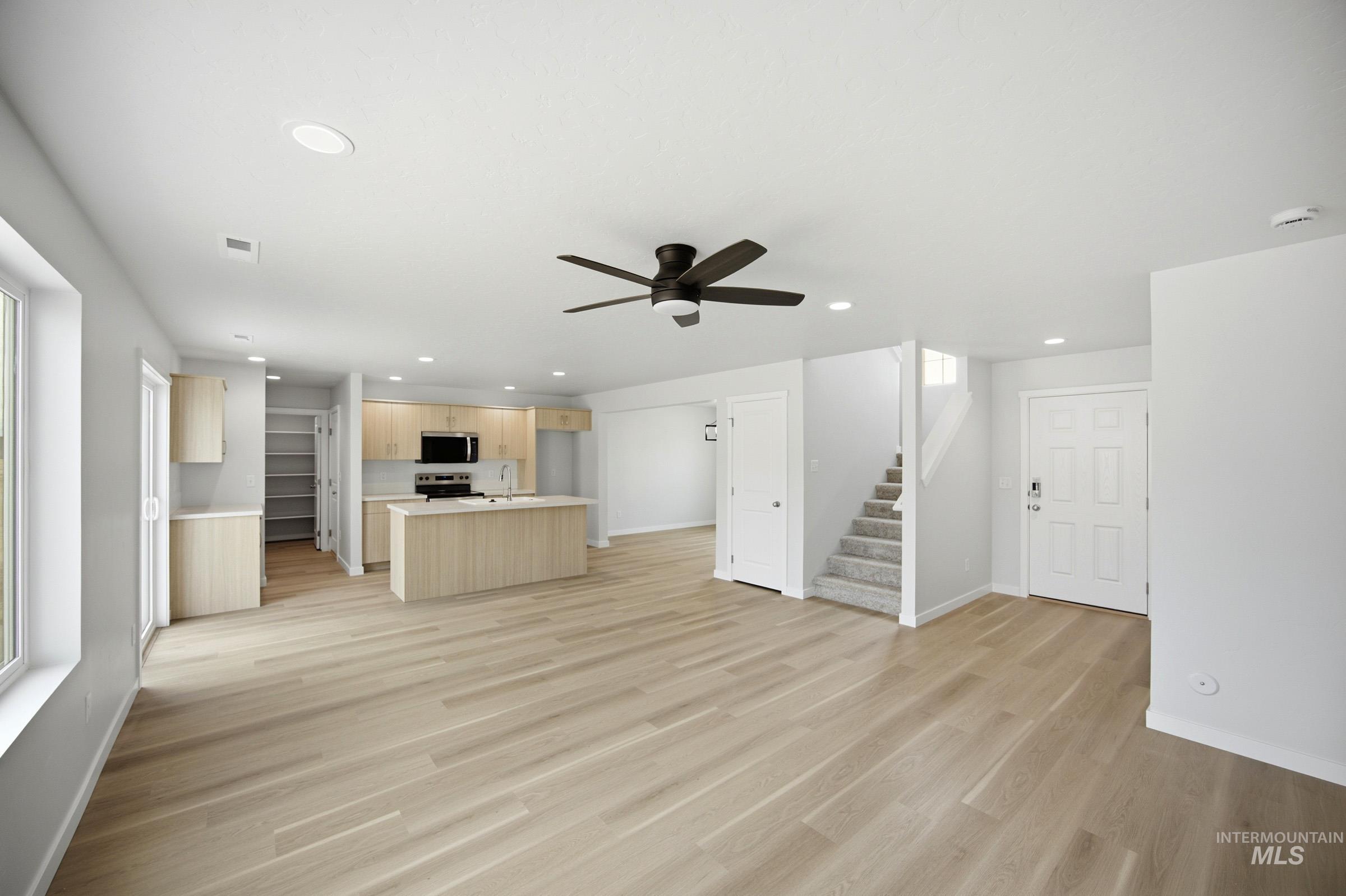 1424 Sunday River St, Middleton, Idaho 83644, 3 Bedrooms, 2.5 Bathrooms, Residential For Sale, Price $434,990, 98991827
