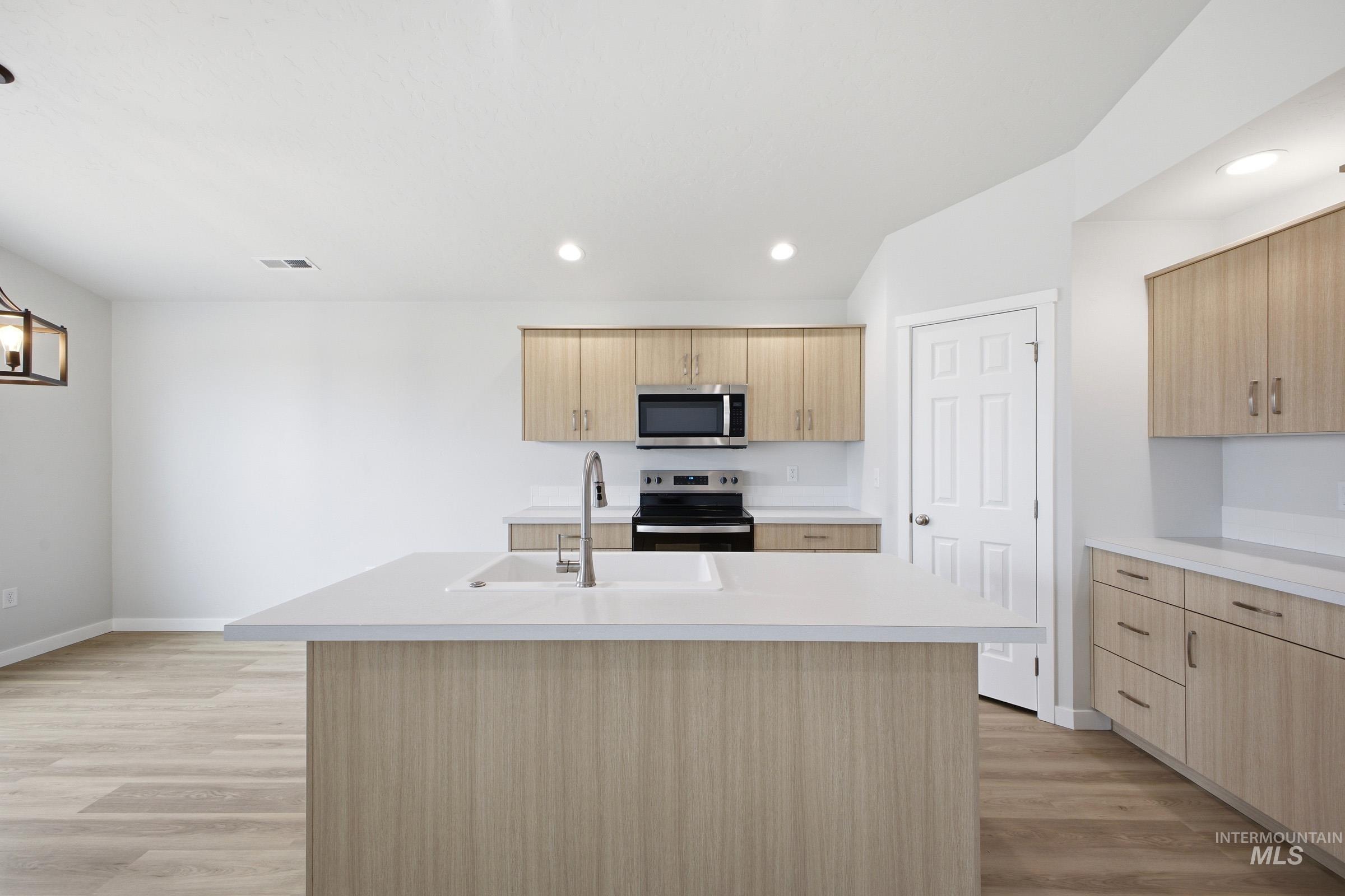 1598 Sunday River St, Middleton, Idaho 83644, 3 Bedrooms, 2 Bathrooms, Residential For Sale, Price $419,990,MLS 98991828