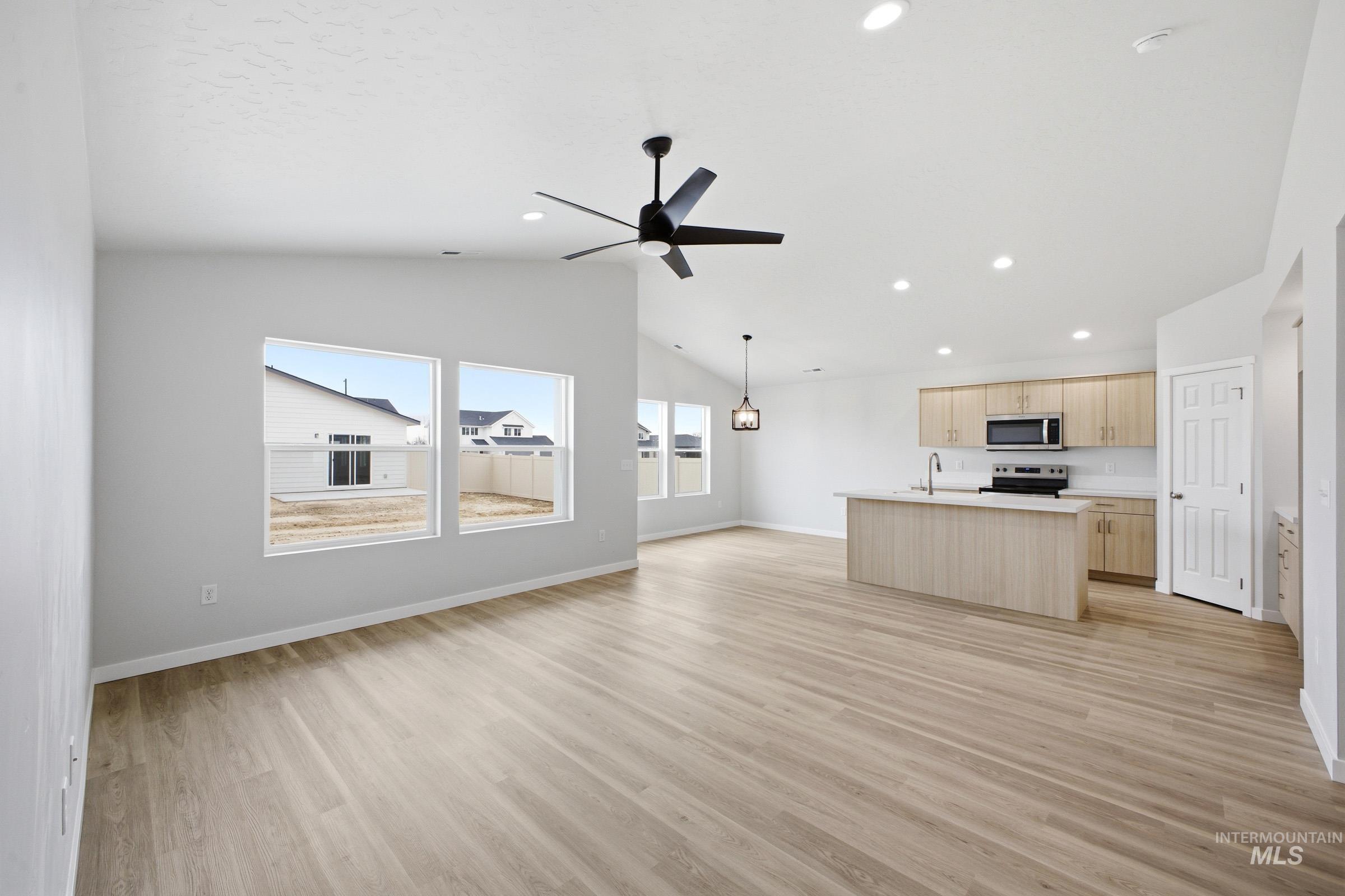 1598 Sunday River St, Middleton, Idaho 83644, 3 Bedrooms, 2 Bathrooms, Residential For Sale, Price $419,990,MLS 98991828