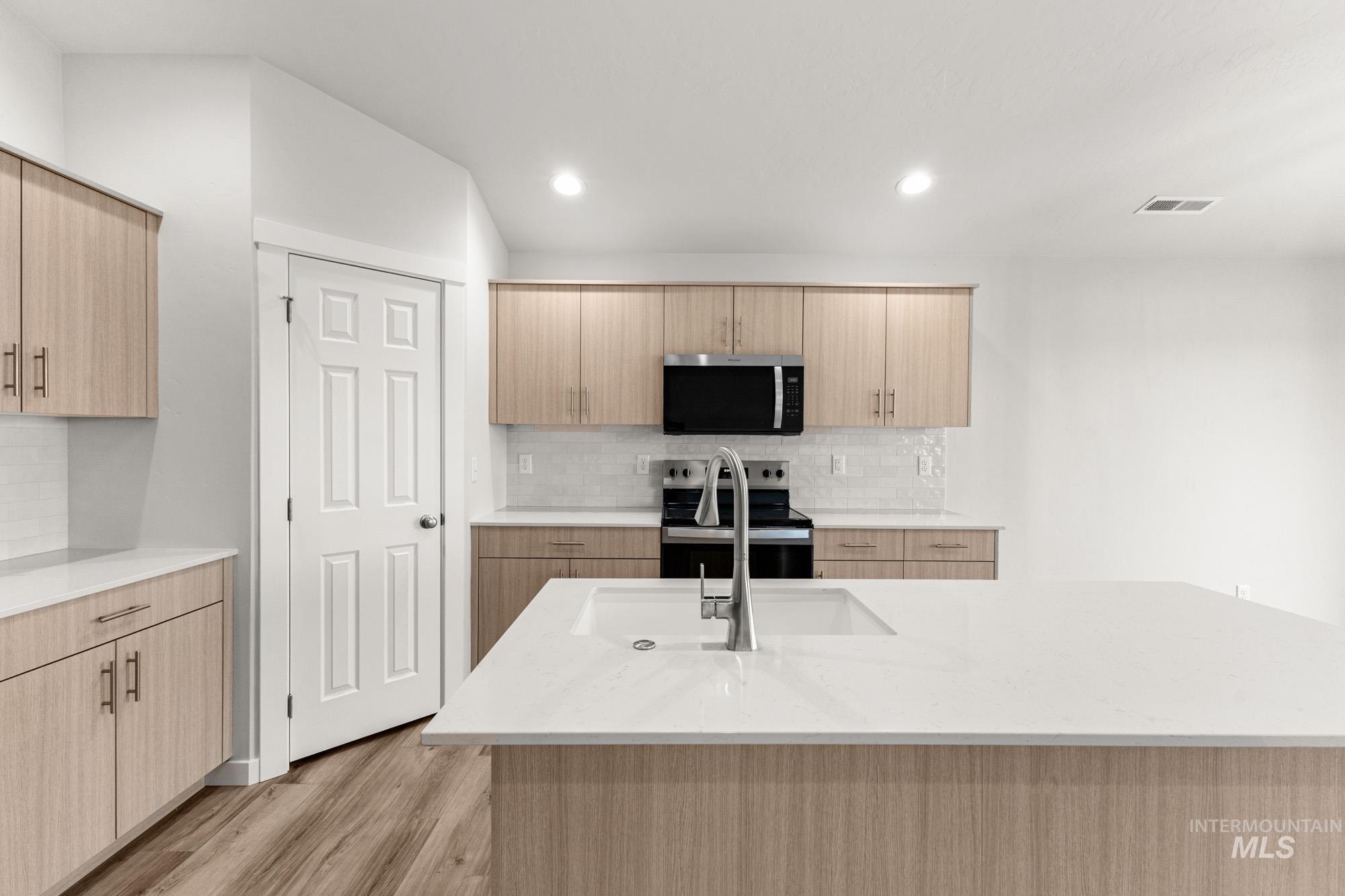 17667 N Raynolds Peak Way, Nampa, Idaho 83687, 3 Bedrooms, 2 Bathrooms, Residential For Sale, Price $454,990,MLS 98991830