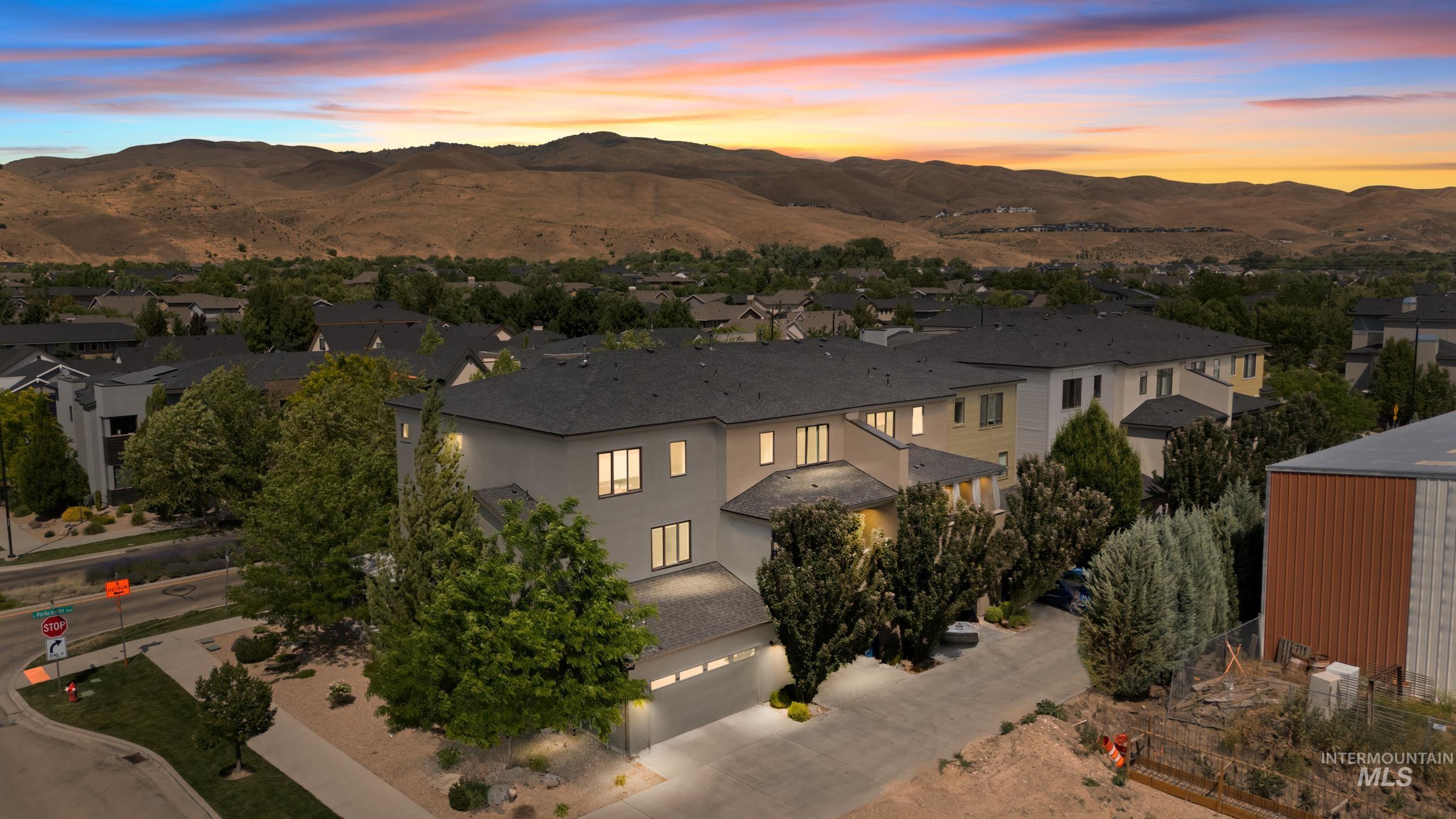 3681 E Parkcenter, Boise, Idaho 83716, 3 Bedrooms, 3.5 Bathrooms, Residential For Sale, Price $640,000,MLS 98991831