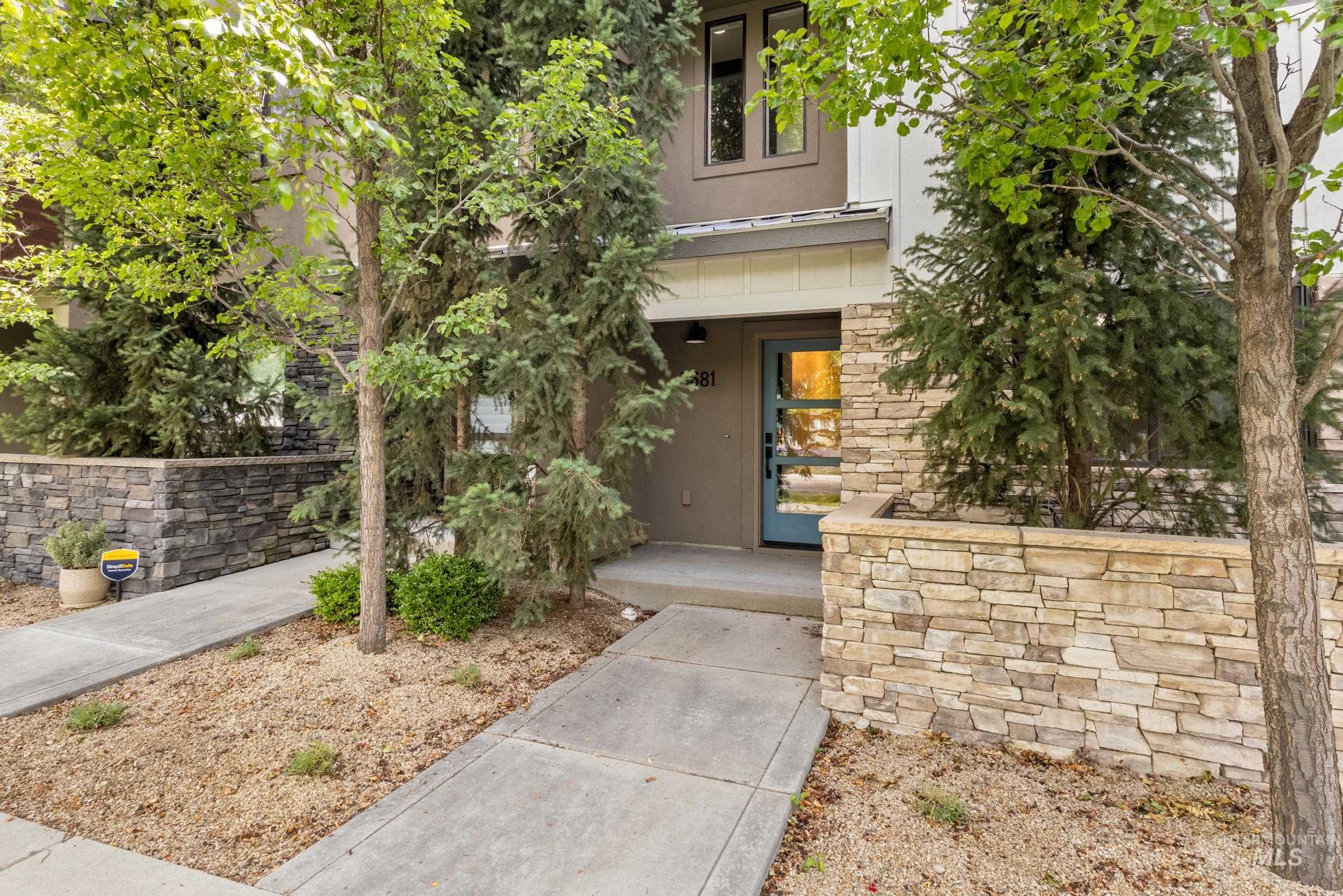 3681 E Parkcenter, Boise, Idaho 83716, 3 Bedrooms, 3.5 Bathrooms, Residential For Sale, Price $640,000,MLS 98991831
