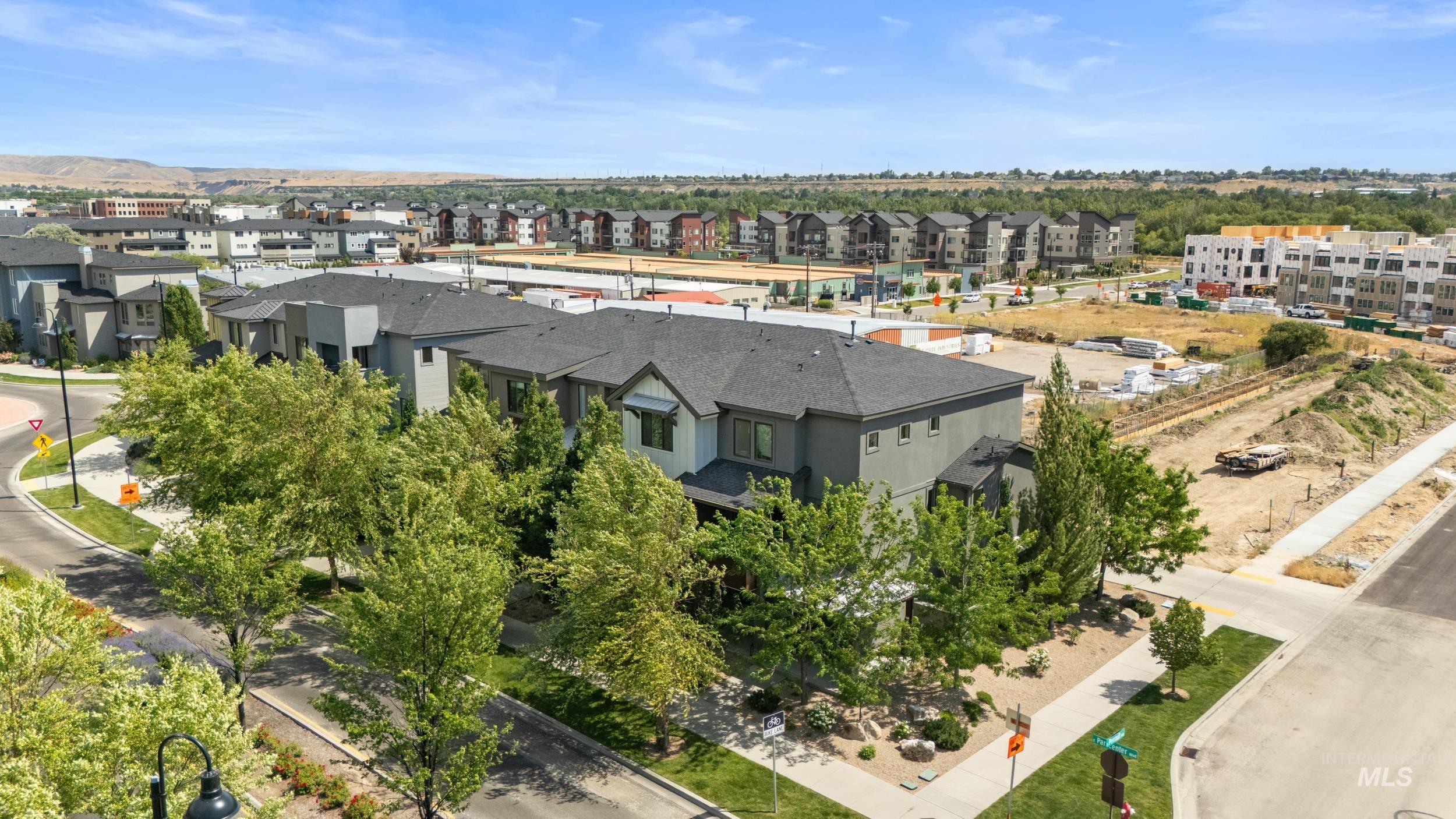 3681 E Parkcenter, Boise, Idaho 83716, 3 Bedrooms, 3.5 Bathrooms, Residential For Sale, Price $640,000,MLS 98991831