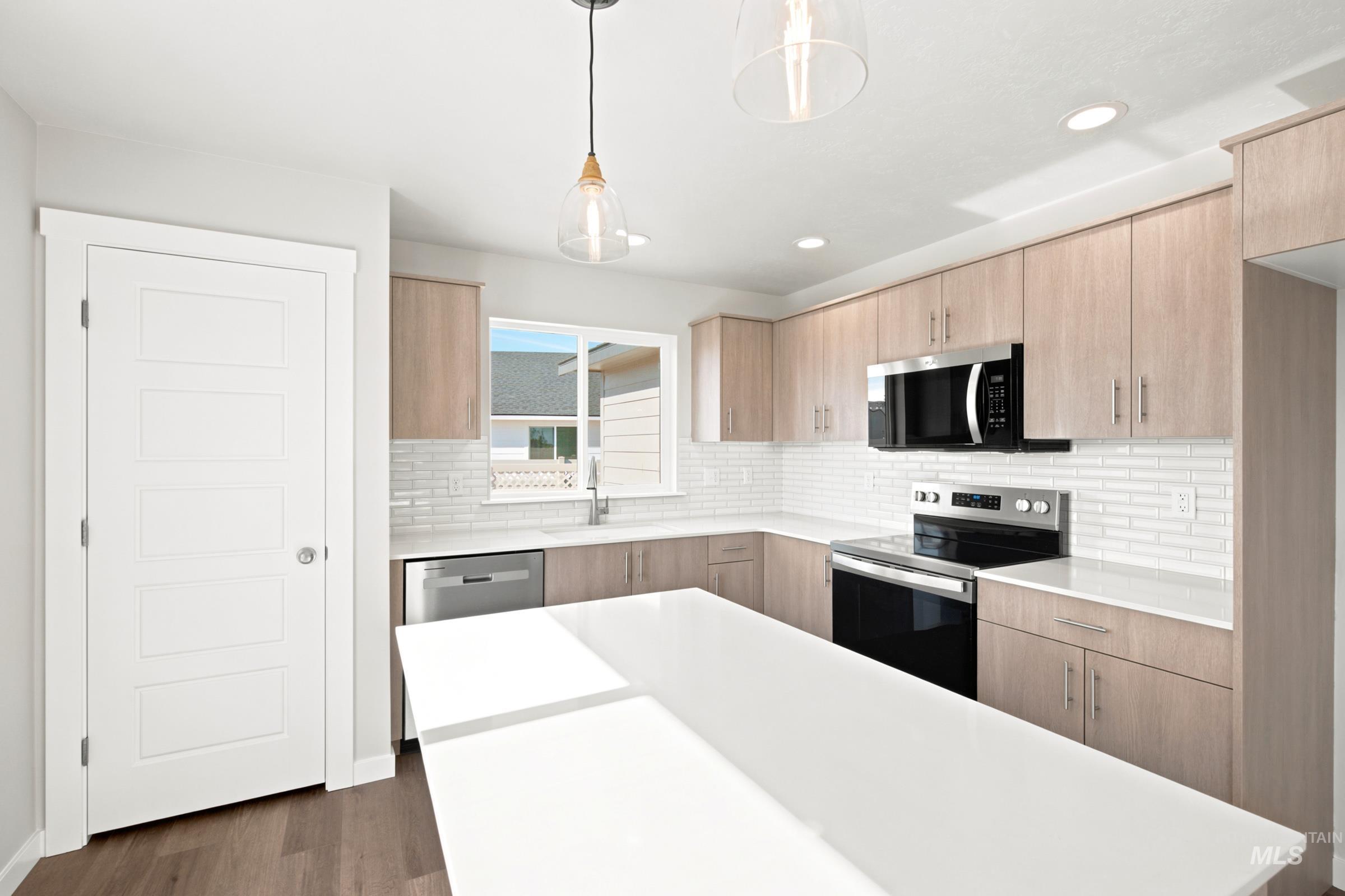 2421 W Baelish Ct, Kuna, Idaho 83634, 4 Bedrooms, 2.5 Bathrooms, Residential For Sale, Price $474,990, 98991845