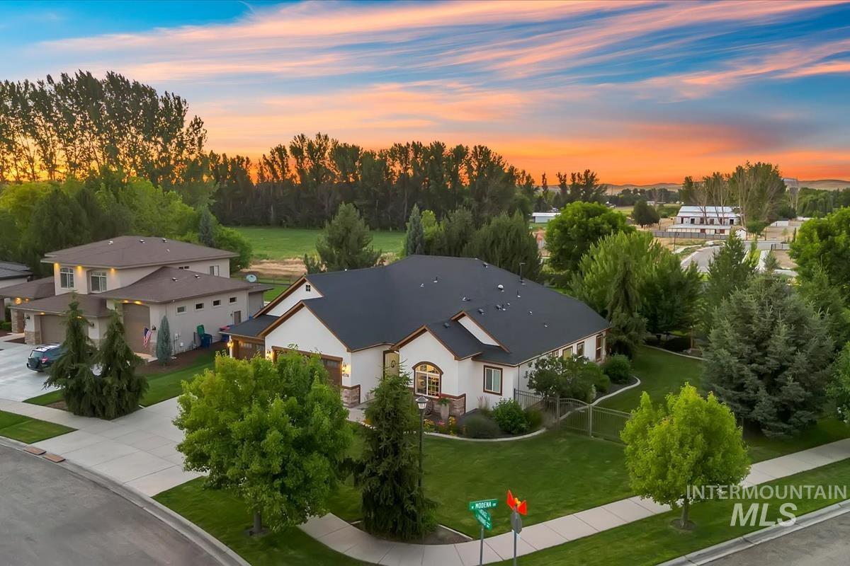 4578 W Montage Dr, Eagle, Idaho 83616, 3 Bedrooms, 2.5 Bathrooms, Residential For Sale, Price $869,900,MLS 98991850
