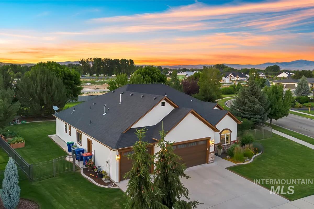 4578 W Montage Dr, Eagle, Idaho 83616, 3 Bedrooms, 2.5 Bathrooms, Residential For Sale, Price $869,900,MLS 98991850
