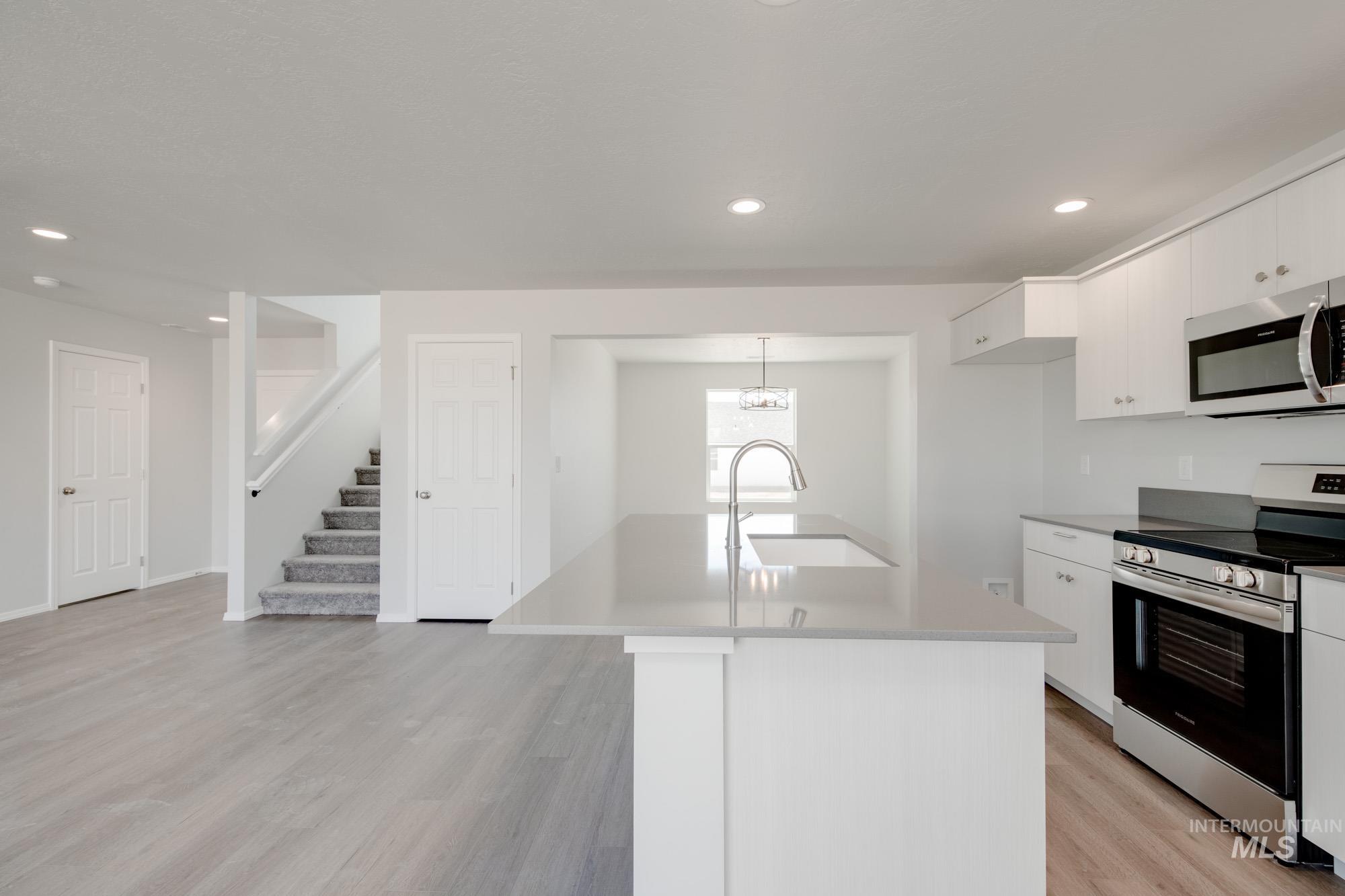 2456 W Clegane Ct, Kuna, Idaho 83634, 3 Bedrooms, 2.5 Bathrooms, Residential For Sale, Price $494,990,MLS 98991851