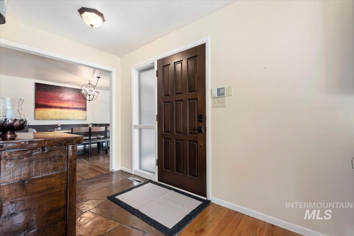 2027 N Amber St, Boise, Idaho 83706, 4 Bedrooms, 3.5 Bathrooms, Residential For Sale, Price $825,000,MLS 98991852