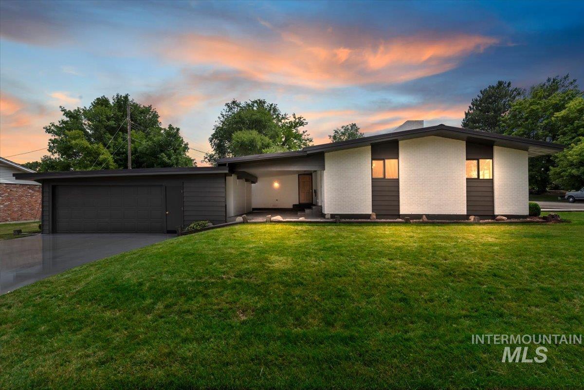 2001 Ray Ave, Caldwell, Idaho 83605, 4 Bedrooms, 2 Bathrooms, Residential For Sale, Price $575,000,MLS 98991854