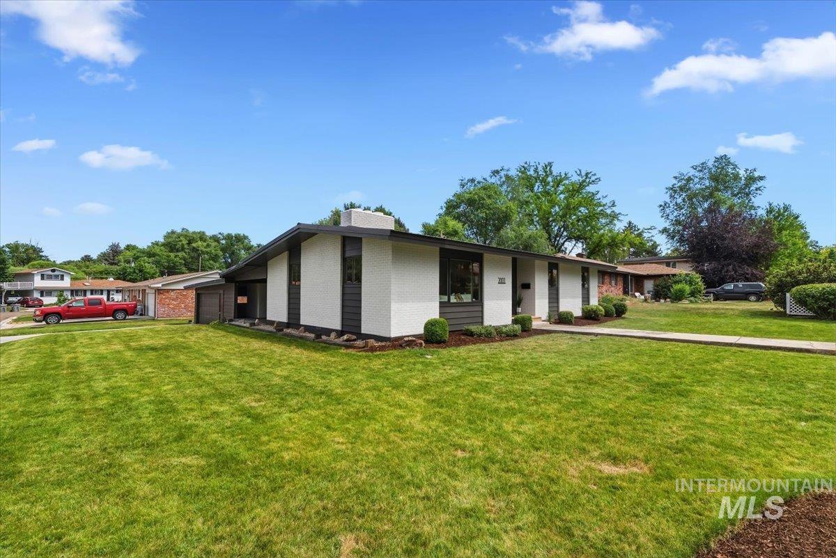 2001 Ray Ave, Caldwell, Idaho 83605, 4 Bedrooms, 2 Bathrooms, Residential For Sale, Price $575,000,MLS 98991854