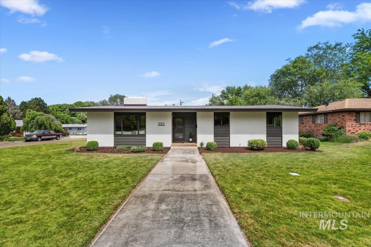 2001 Ray Ave, Caldwell, Idaho 83605, 4 Bedrooms, 2 Bathrooms, Residential For Sale, Price $575,000,MLS 98991854