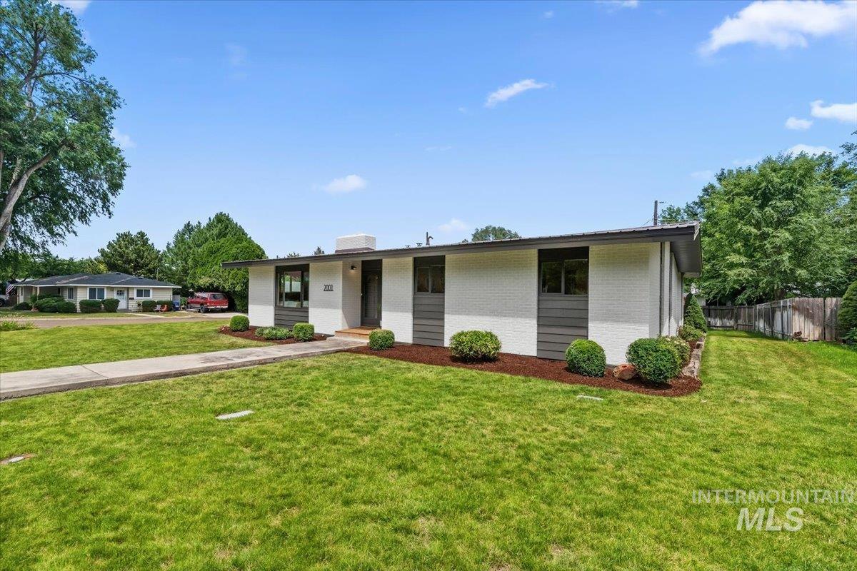 2001 Ray Ave, Caldwell, Idaho 83605, 4 Bedrooms, 2 Bathrooms, Residential For Sale, Price $575,000,MLS 98991854