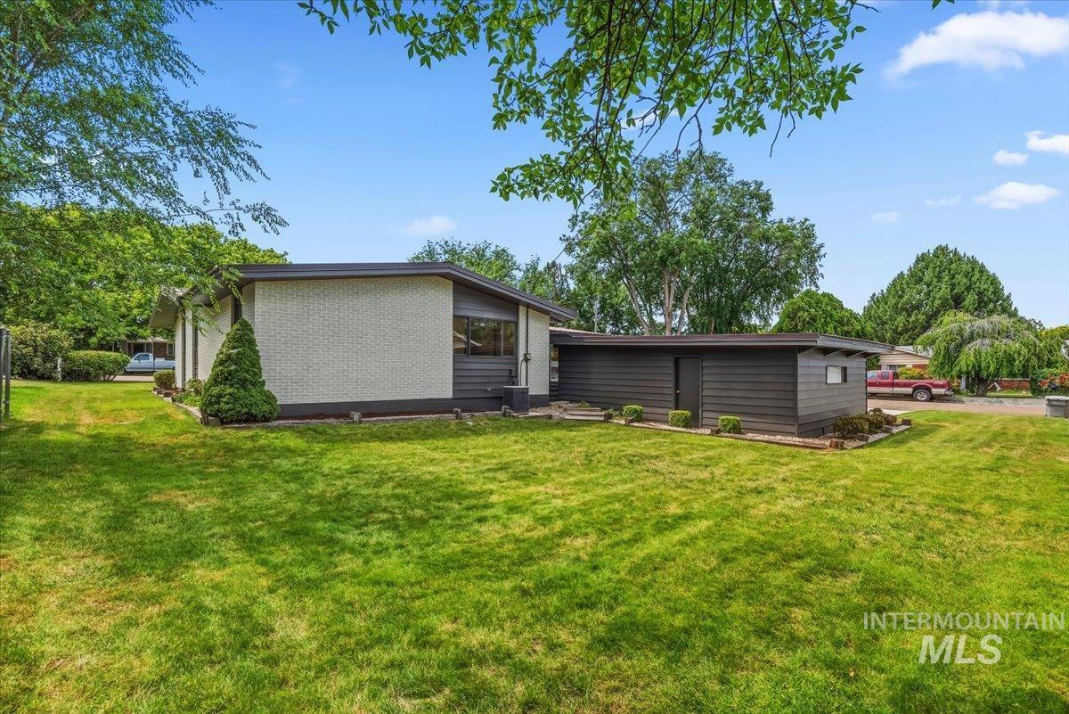 2001 Ray Ave, Caldwell, Idaho 83605, 4 Bedrooms, 2 Bathrooms, Residential For Sale, Price $575,000,MLS 98991854