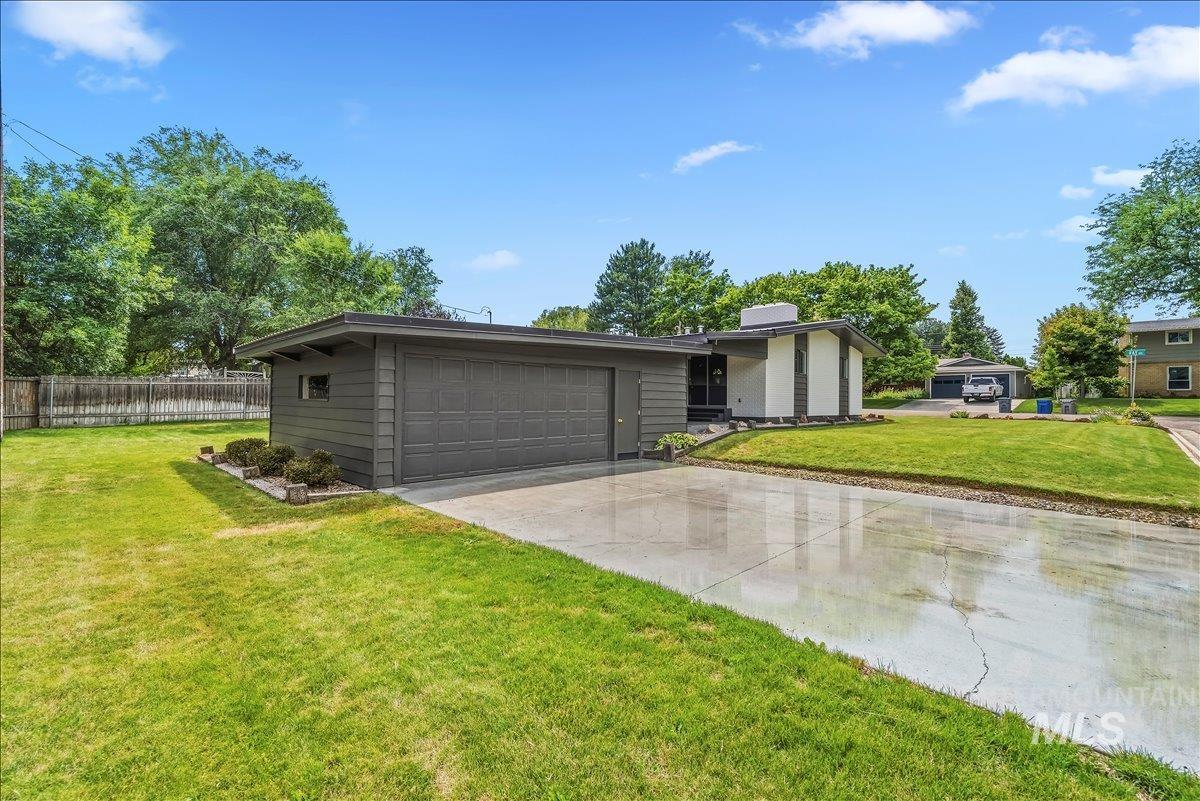 2001 Ray Ave, Caldwell, Idaho 83605, 4 Bedrooms, 2 Bathrooms, Residential For Sale, Price $575,000,MLS 98991854