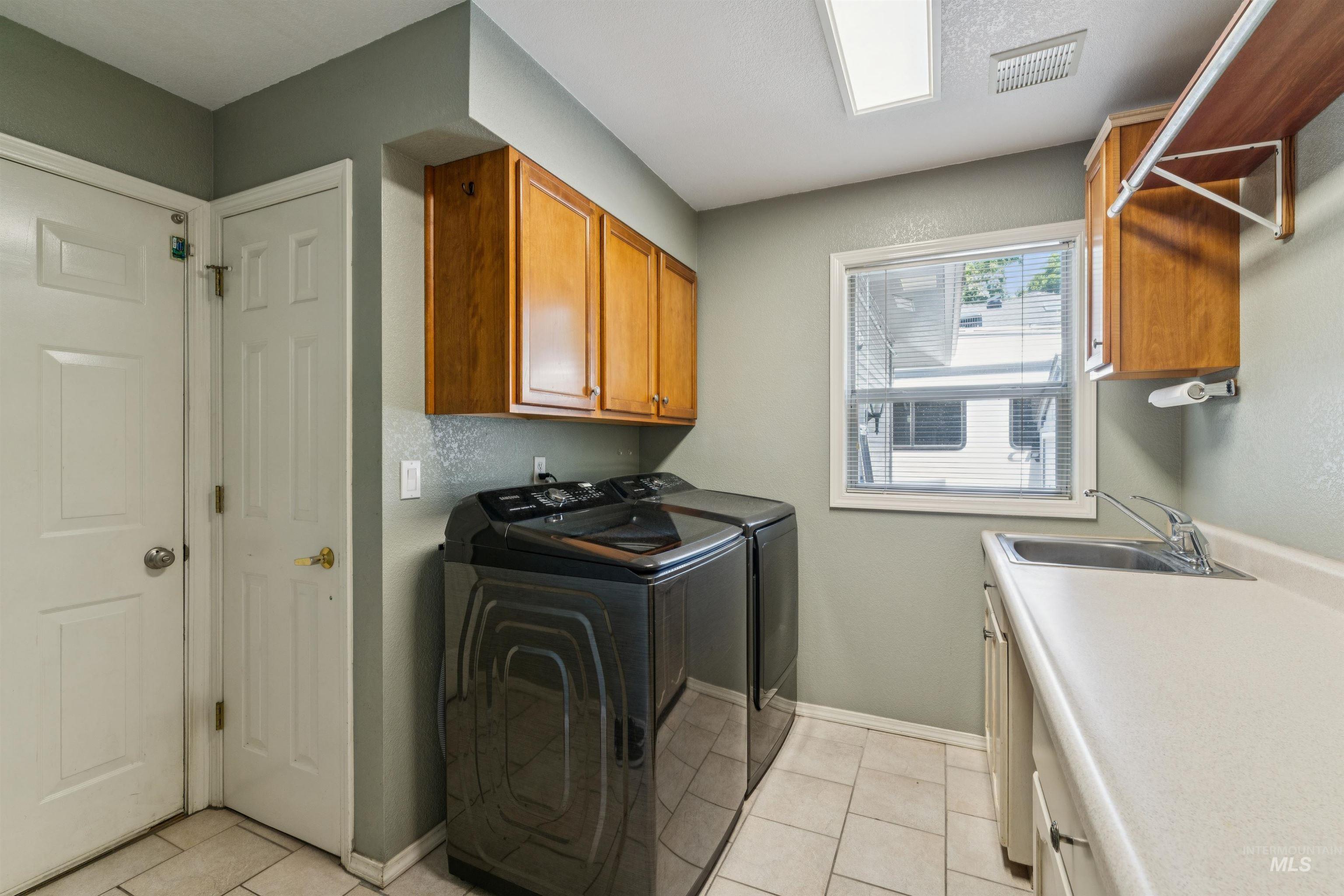 5108 N Samson, Boise, Idaho 83704, 3 Bedrooms, 3.5 Bathrooms, Residential For Sale, Price $675,000,MLS 98991865