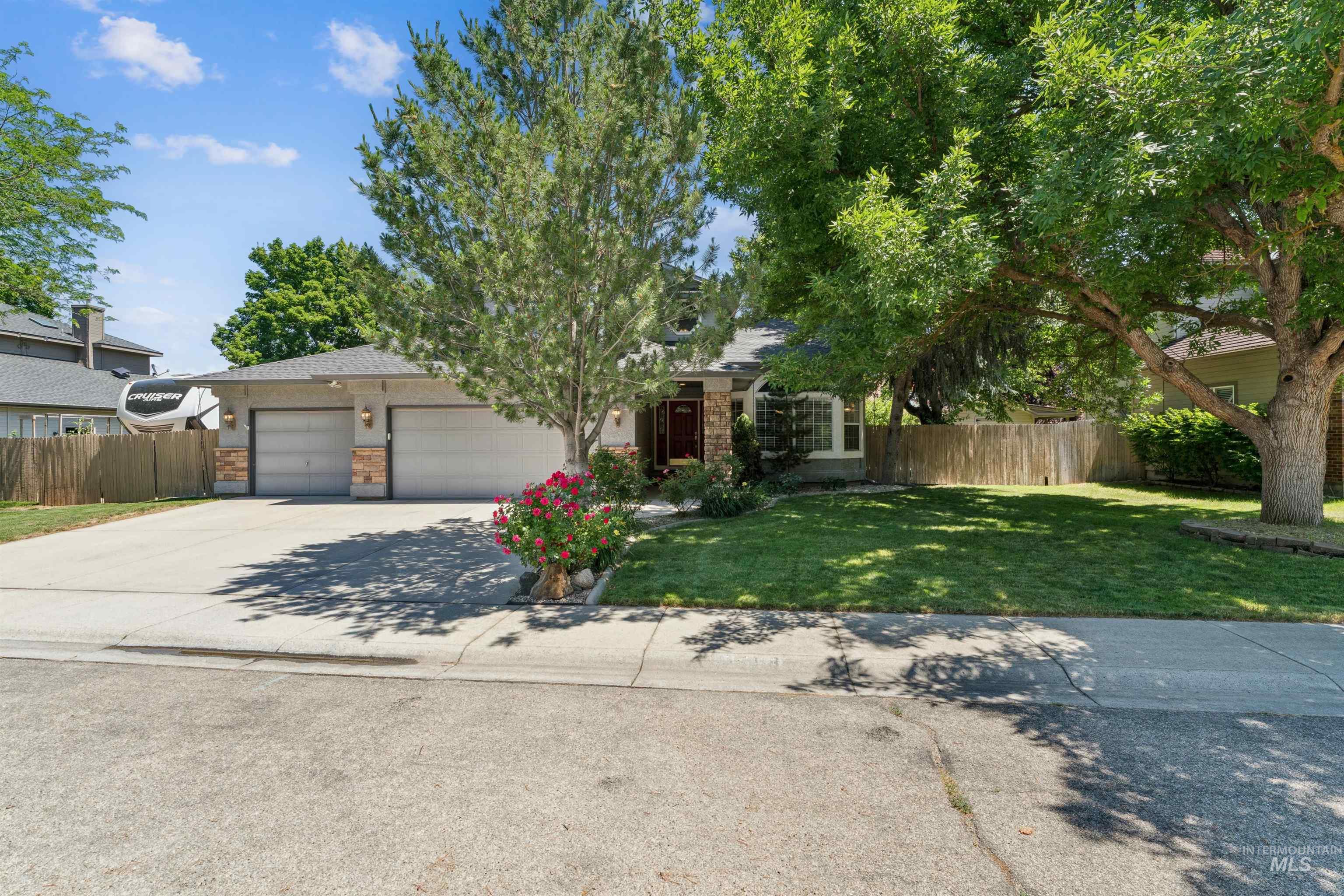 5108 N Samson, Boise, Idaho 83704, 3 Bedrooms, 3.5 Bathrooms, Residential For Sale, Price $675,000,MLS 98991865