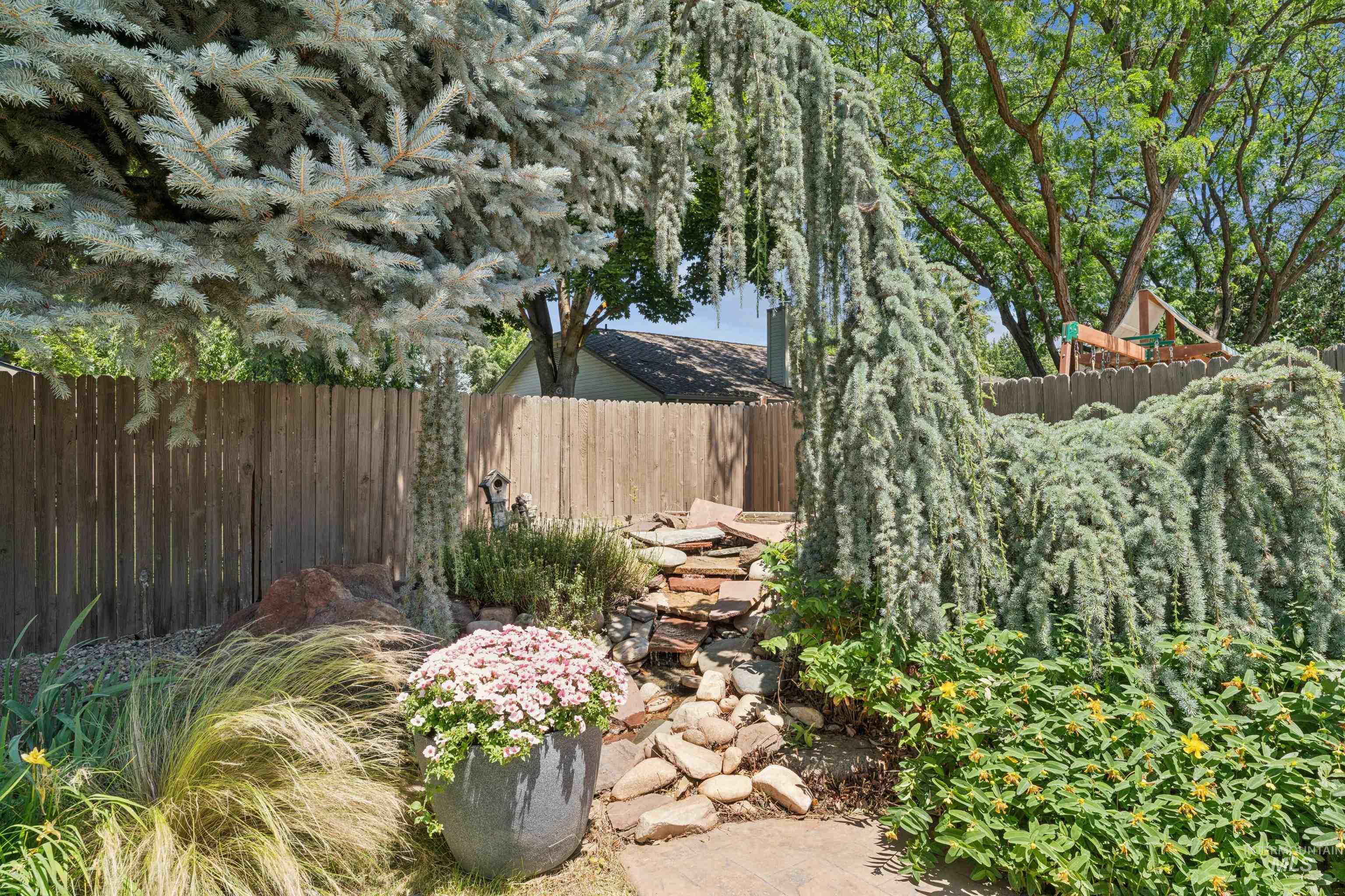 5108 N Samson, Boise, Idaho 83704, 3 Bedrooms, 3.5 Bathrooms, Residential For Sale, Price $675,000,MLS 98991865