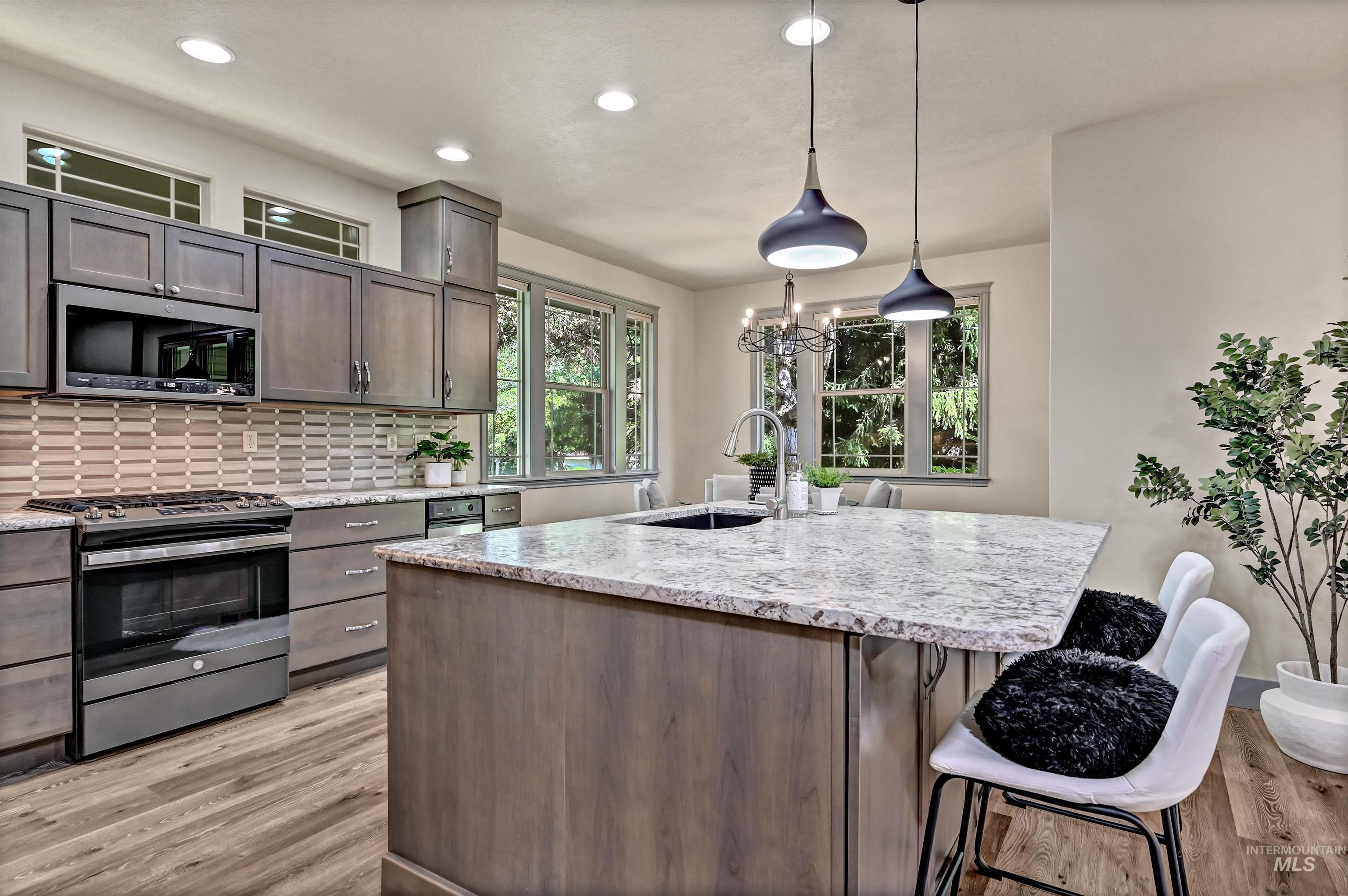 830 E Thunderbird Court, Eagle, Idaho 83616, 3 Bedrooms, 2 Bathrooms, Residential For Sale, Price $650,000, 98991869