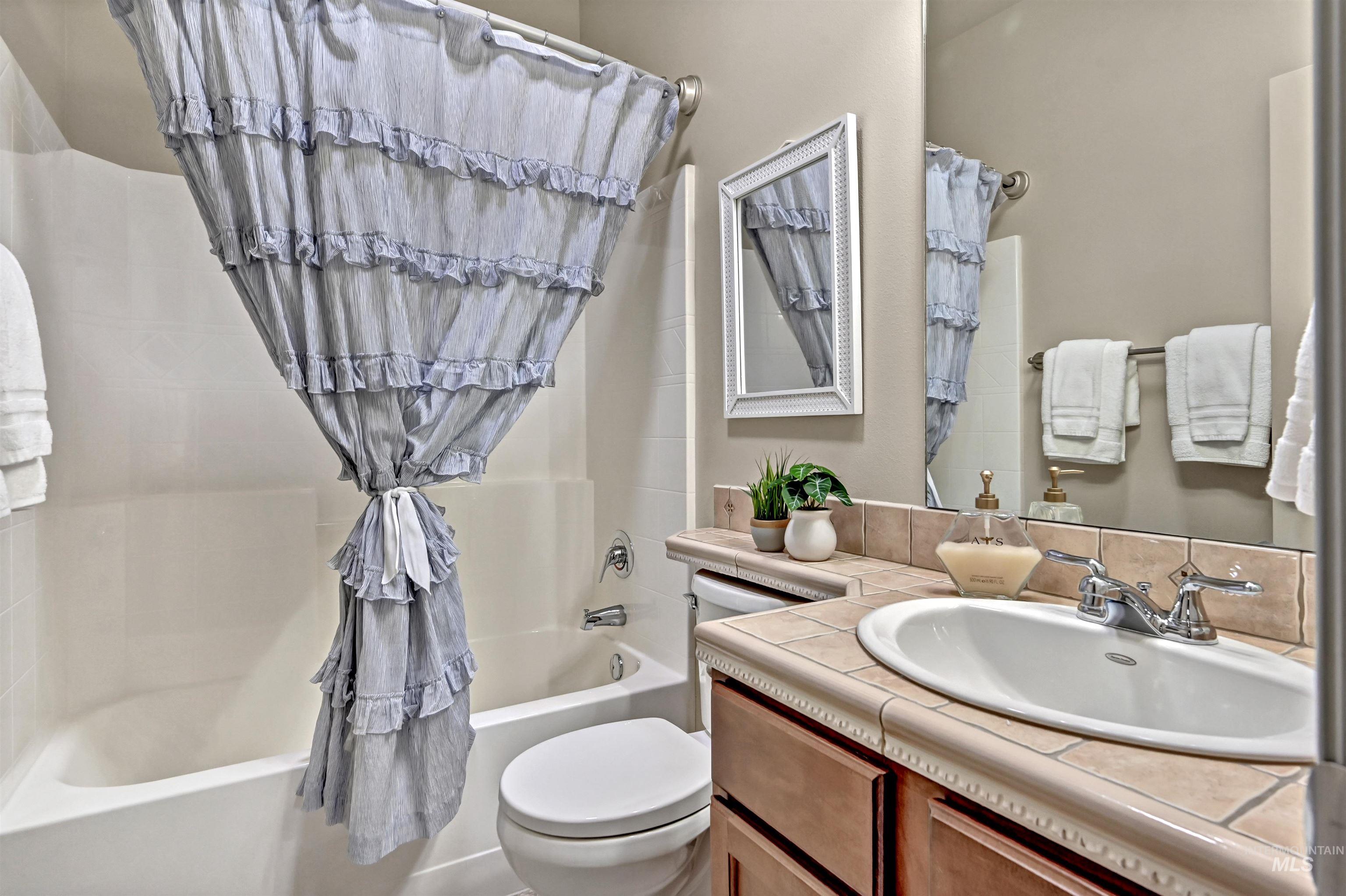 830 E Thunderbird Court, Eagle, Idaho 83616, 3 Bedrooms, 2 Bathrooms, Residential For Sale, Price $650,000, 98991869